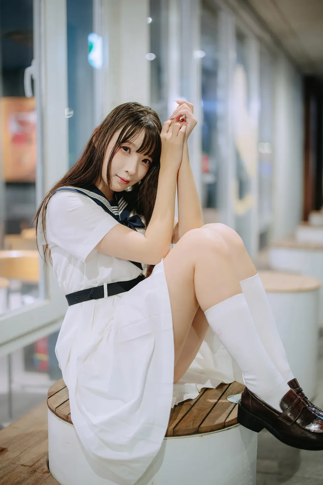 雨夜躲雨，白水手服与白丝的夜景氛围感 - 第 7 张