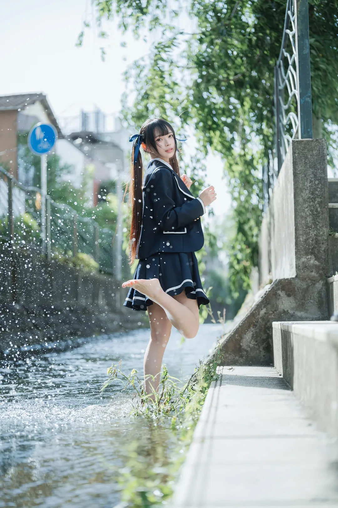 放学后的都市溯溪 JK制服的清凉玩水日常 - 第 1 张