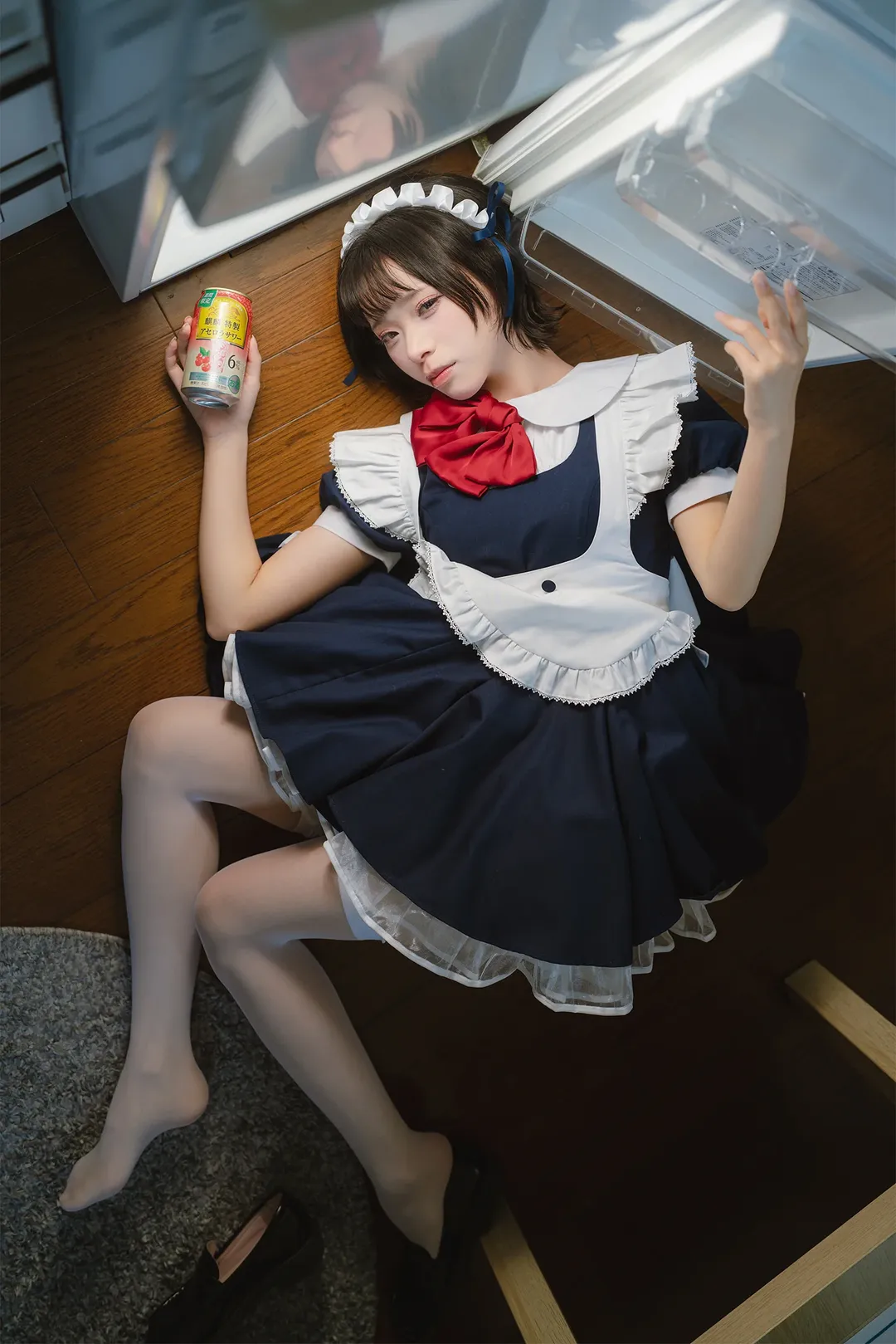 日系女僕裝居家寫真，微醺狀態下的慵懶日常 - 第 1 張