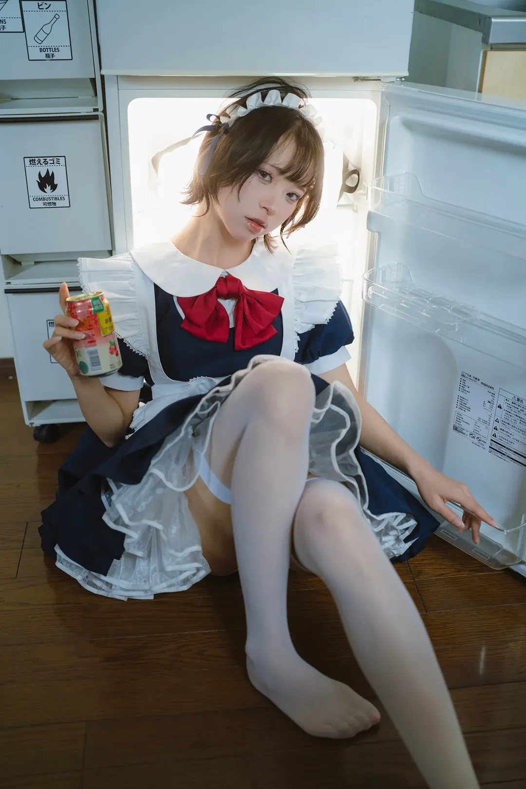日系女僕裝居家寫真，微醺狀態下的慵懶日常 - 第 13 張