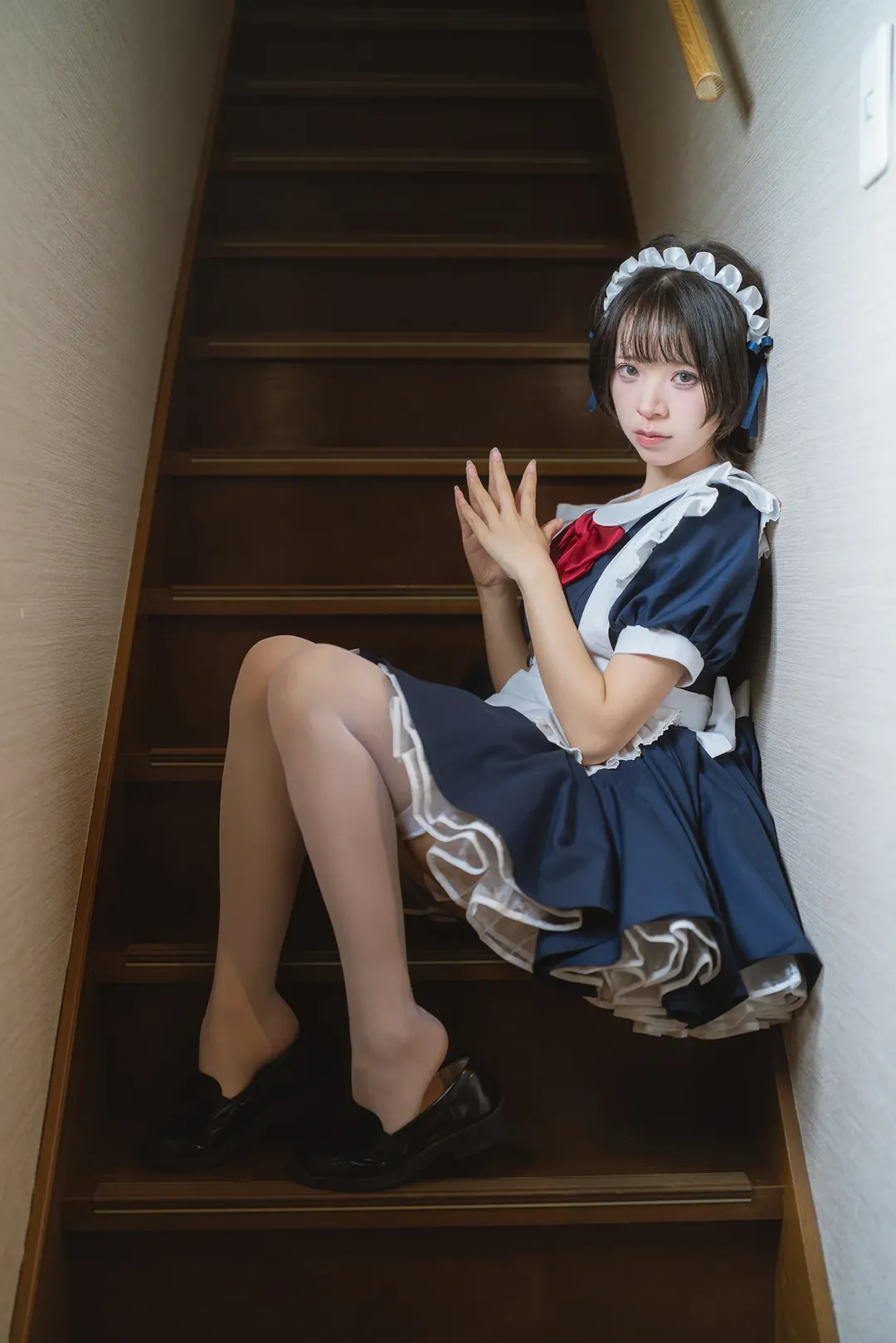 日系女僕裝居家寫真，微醺狀態下的慵懶日常 - 第 17 張