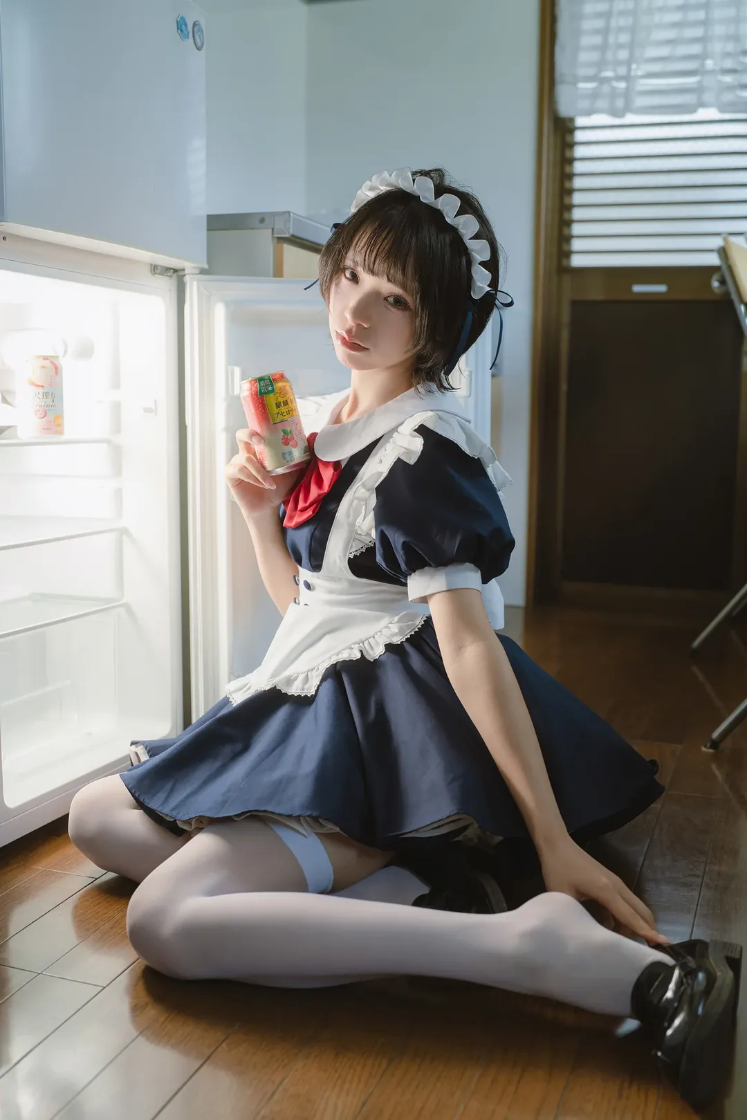 日系女仆装居家写真，微醺状态下的慵懒日常