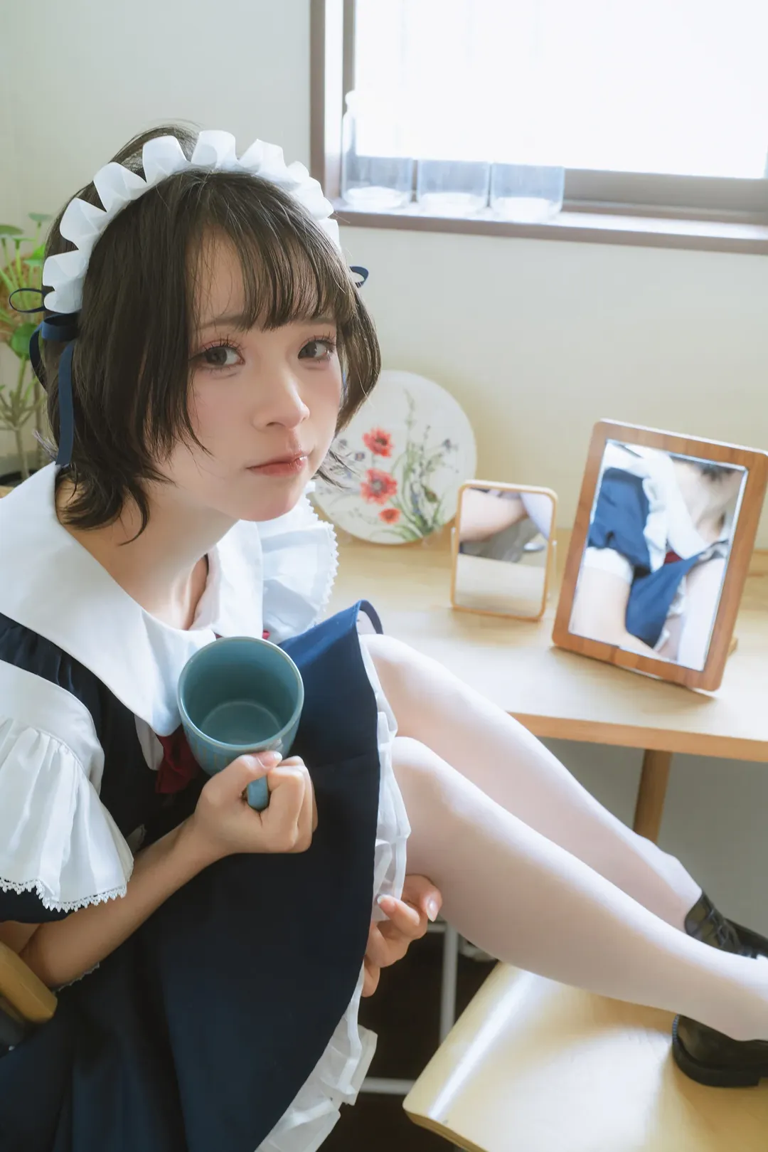 日系女僕裝居家寫真，微醺狀態下的慵懶日常 - 第 7 張