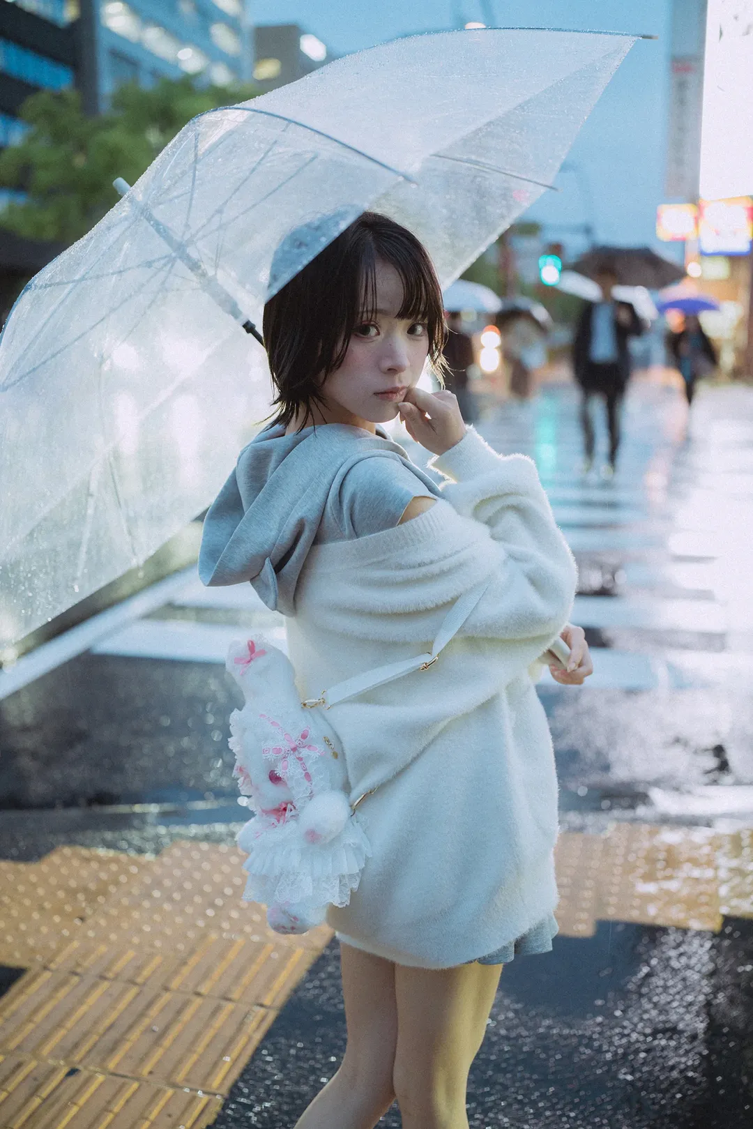 高松灯cos 雨夜电话亭氛围感写真 - 第 4 张