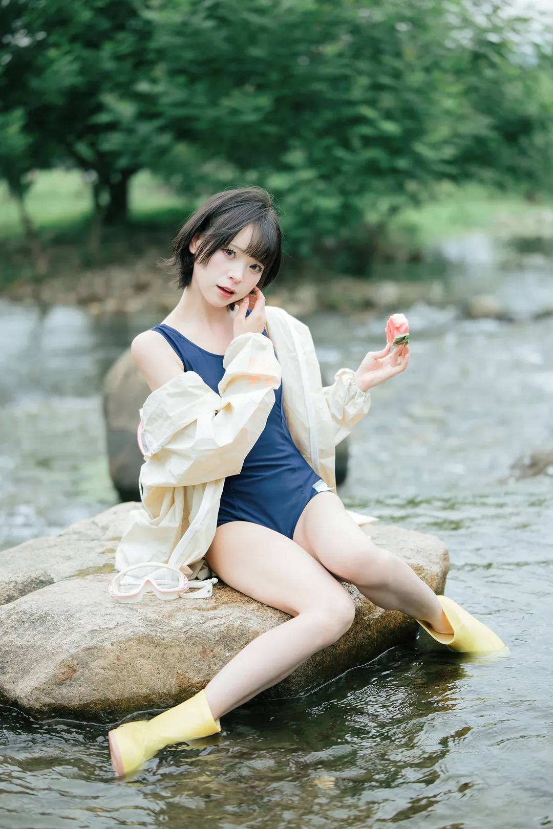 夏日溪流邊的連體泳衣與黃雨靴寫真 - 第 8 張
