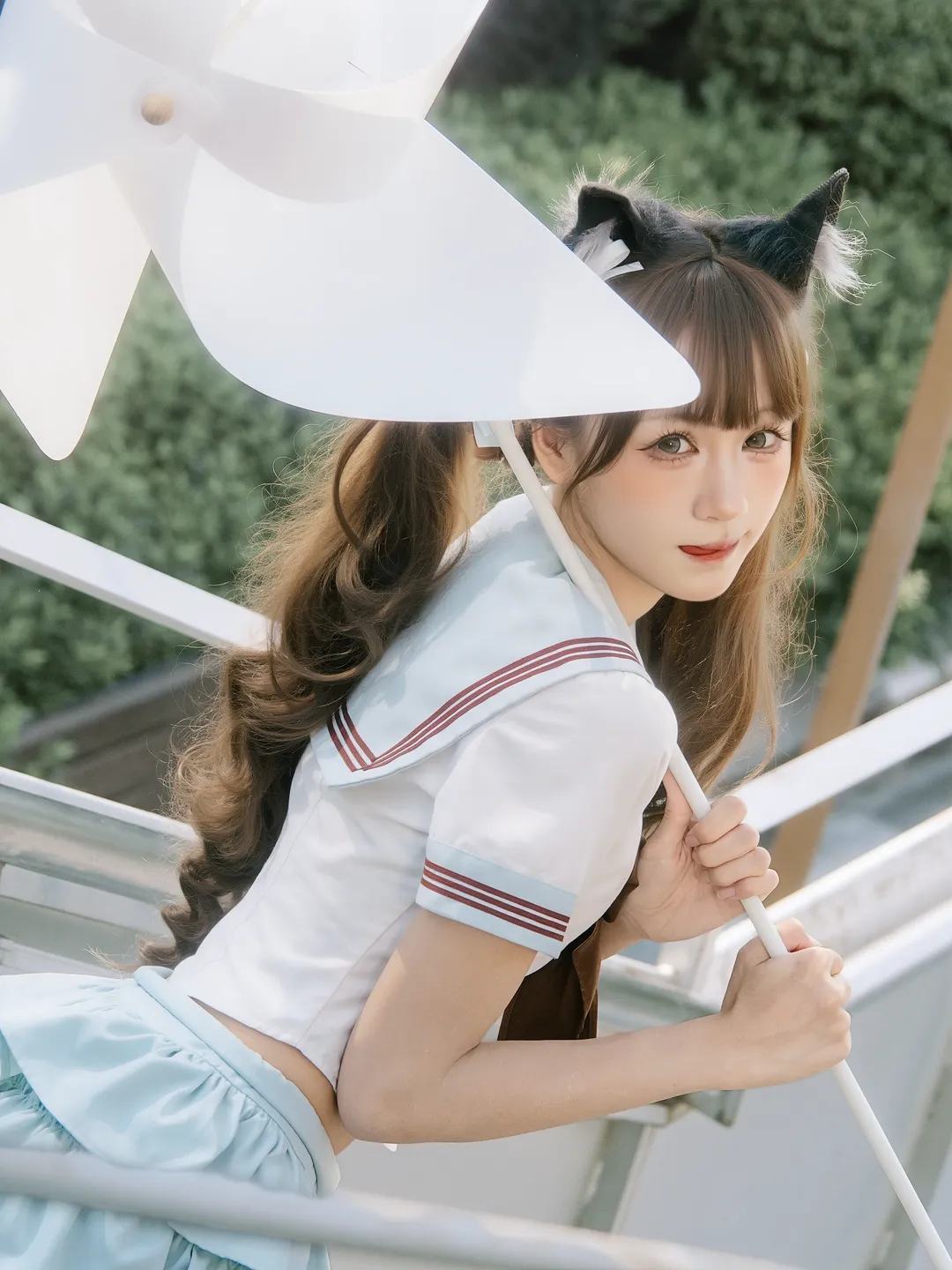 夏日楼梯间的双马尾水手服少女写真 - 第 18 张