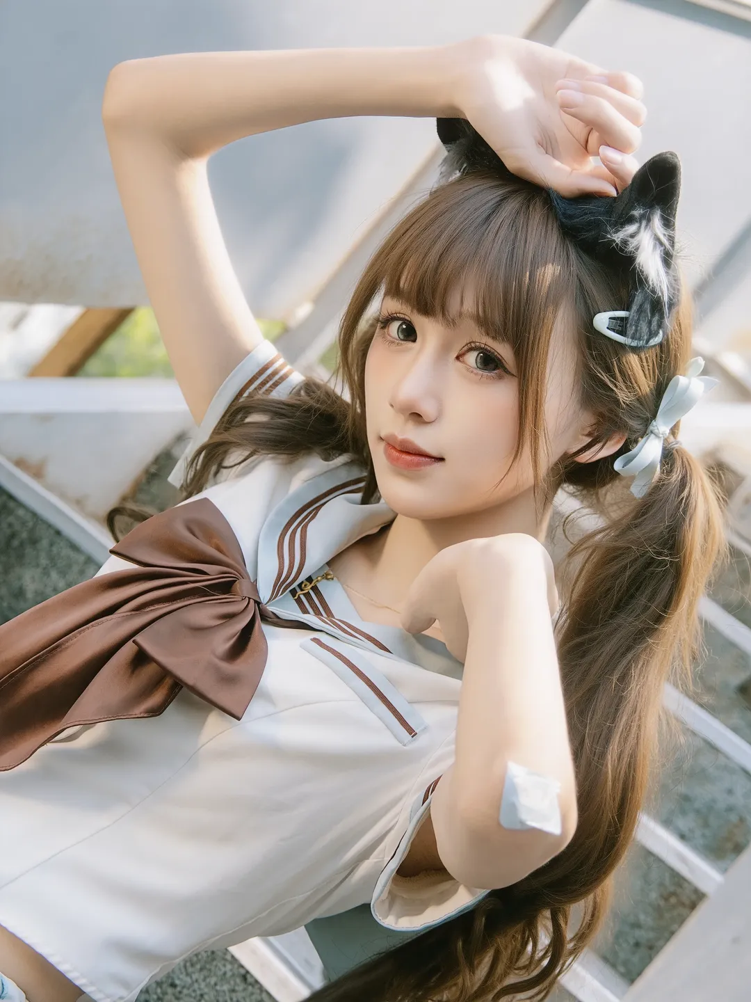 夏日楼梯间的双马尾水手服少女写真 - 第 2 张