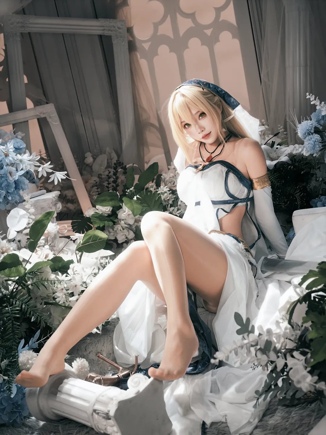 【聖女cos】哥布林殺手：純白與暗影間的聖潔化身 - 第 6 張