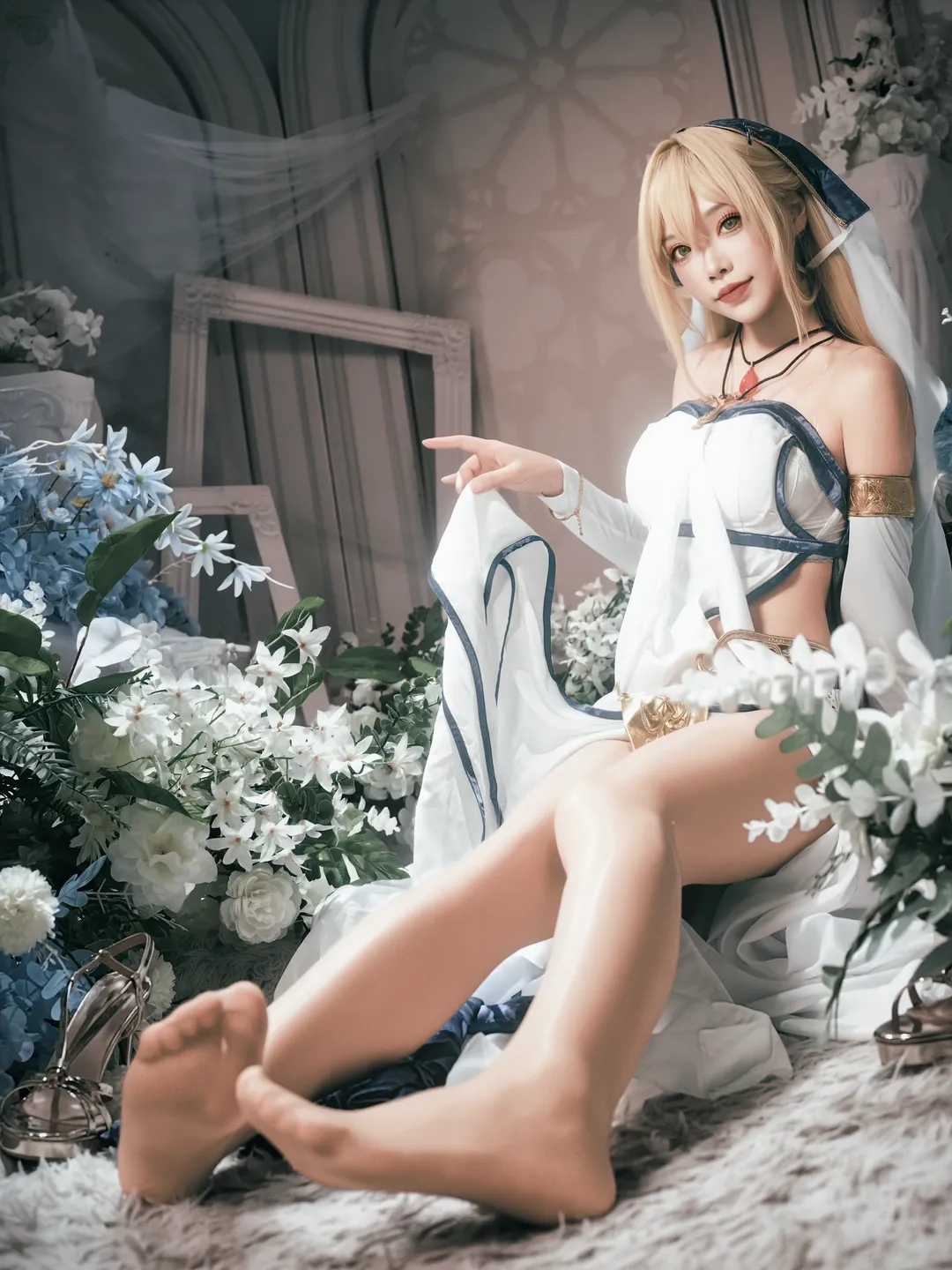 【圣女cos】哥布林杀手：白纱下的高开叉与黑丝带 - 第 18 张