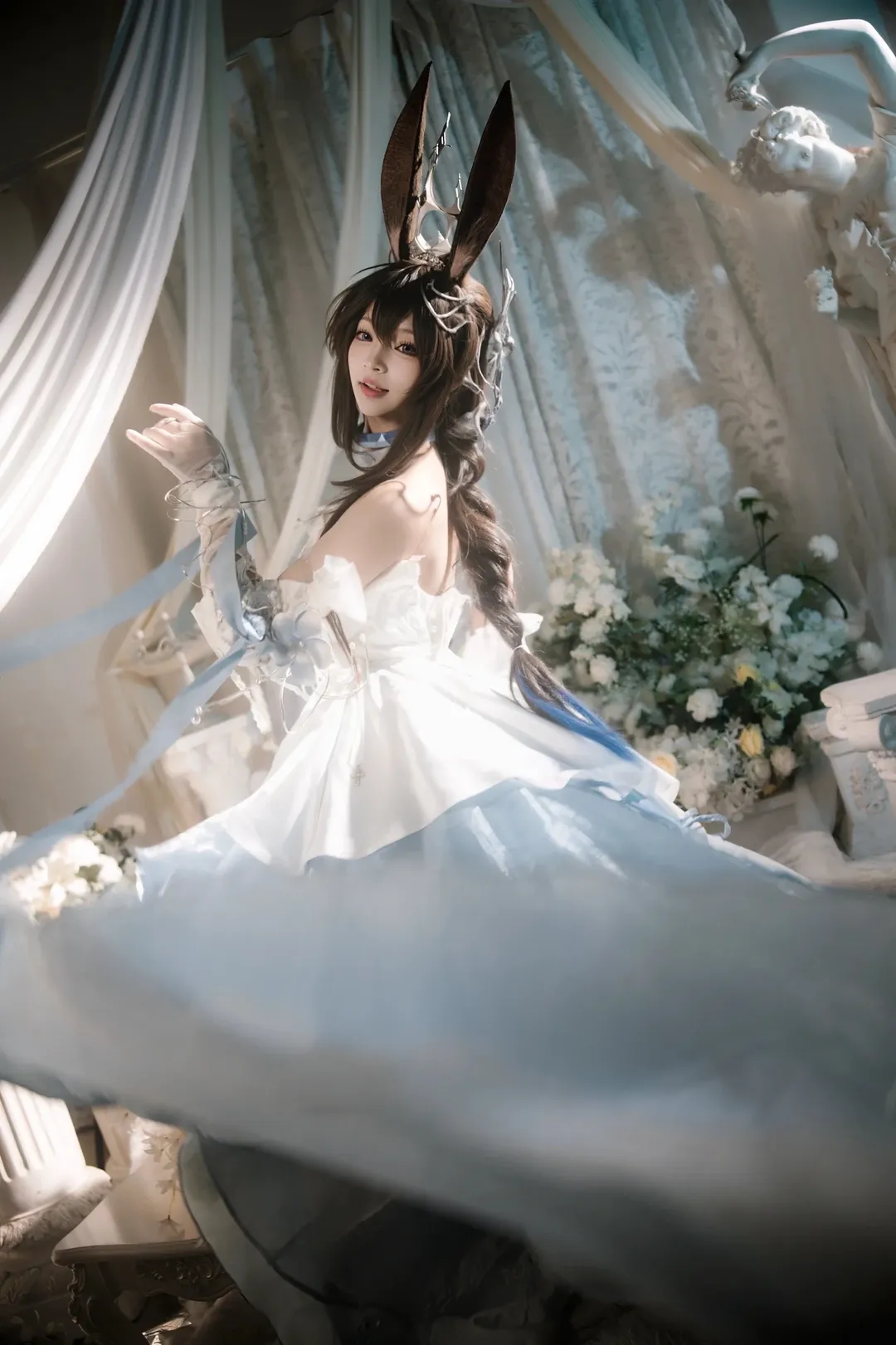 【阿米婭cos】明日方舟阿米婭的冰藍花海與光影 - 第 1 張