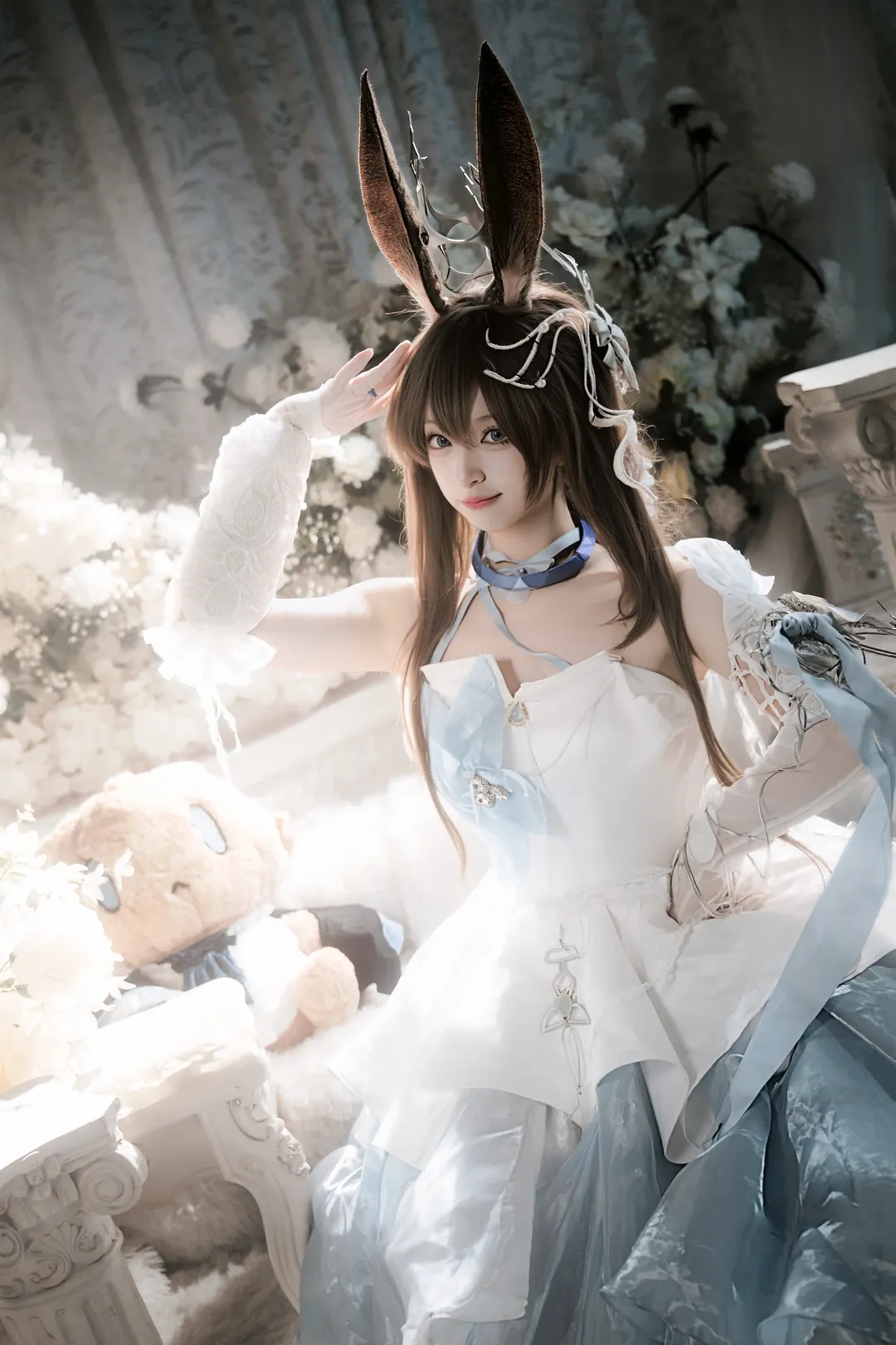 【阿米婭cos】明日方舟阿米婭的冰藍花海與光影 - 第 12 張