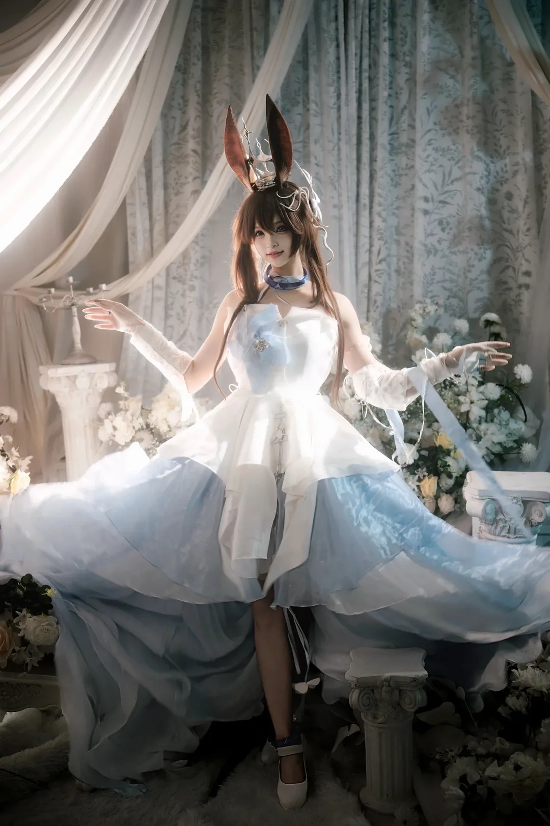 【阿米婭cos】明日方舟阿米婭的冰藍花海與光影 - 第 2 張