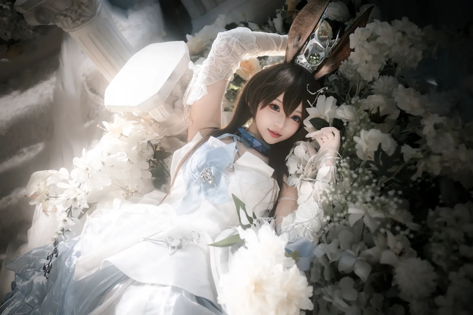 【阿米婭cos】明日方舟阿米婭的冰藍花海與光影 - 第 5 張