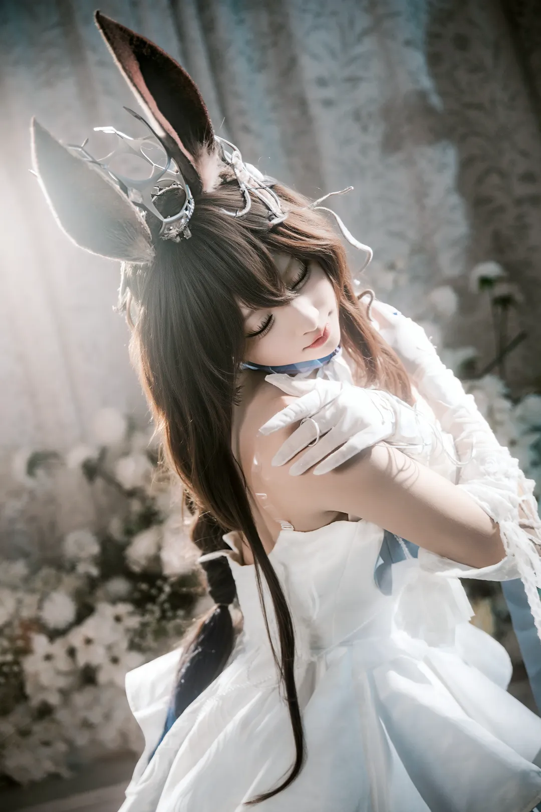【阿米婭cos】明日方舟阿米婭的冰藍花海與光影 - 第 6 張