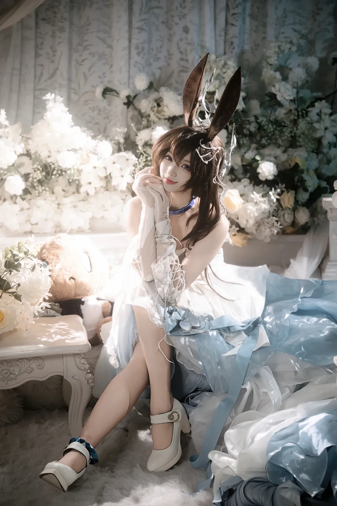 【阿米婭cos】明日方舟阿米婭的冰藍花海與光影 - 第 8 張