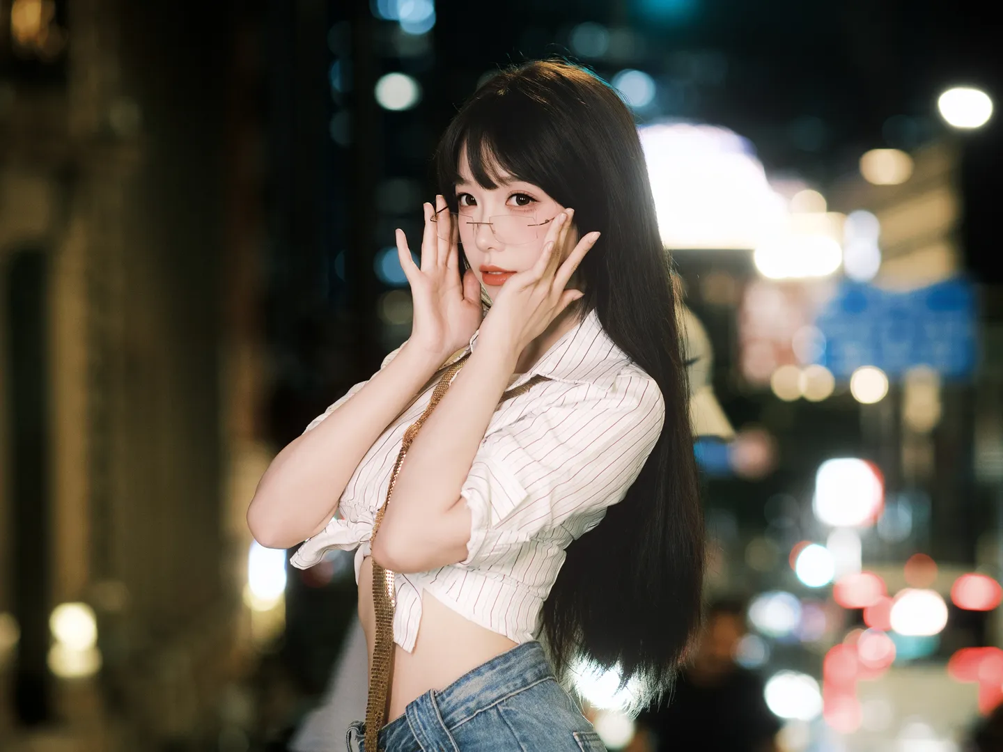 外滩夜景与工业风交织的秘书制服主题写真 - 第 2 张