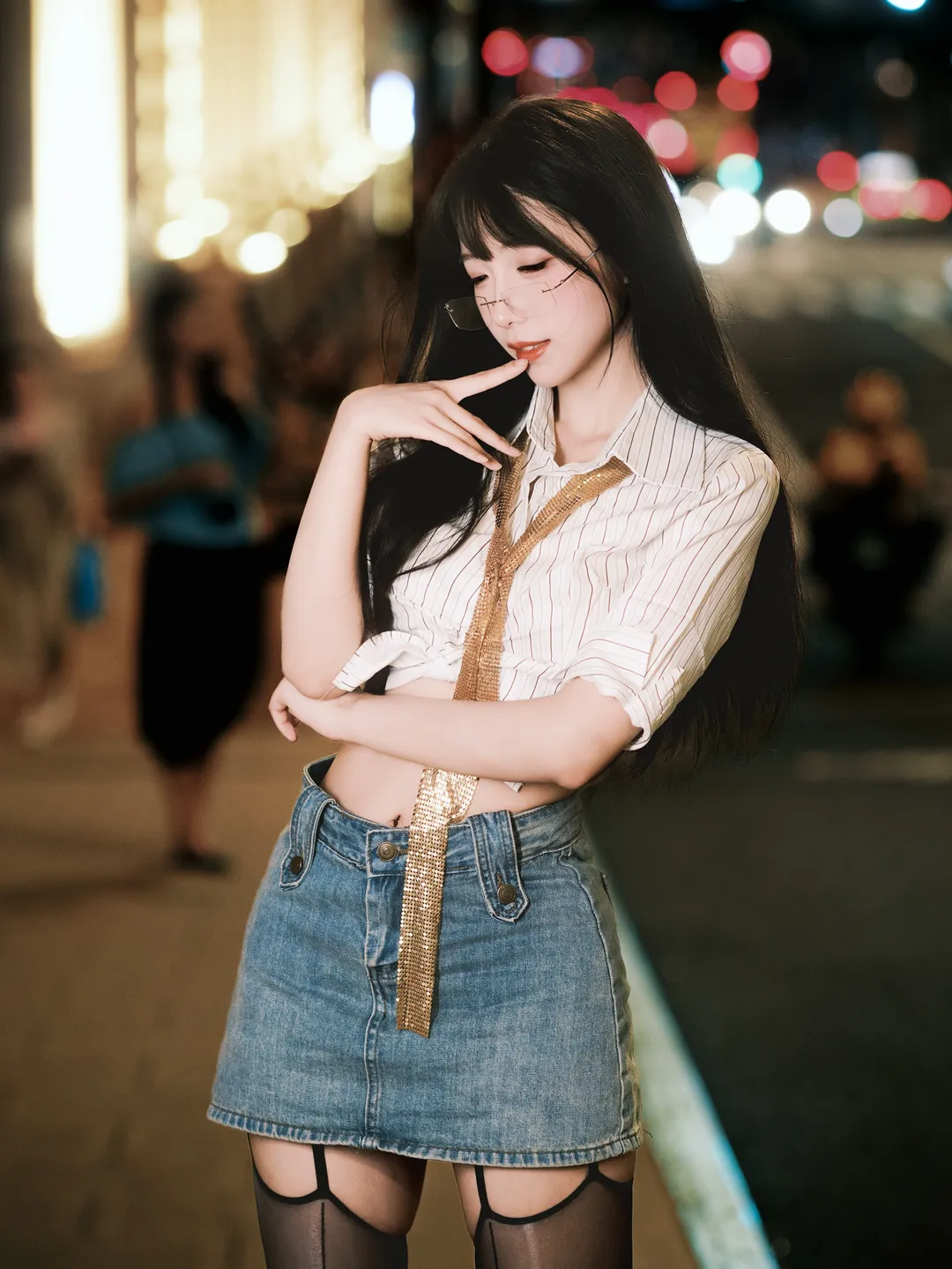 外滩夜景与工业风交织的秘书制服主题写真 - 第 6 张