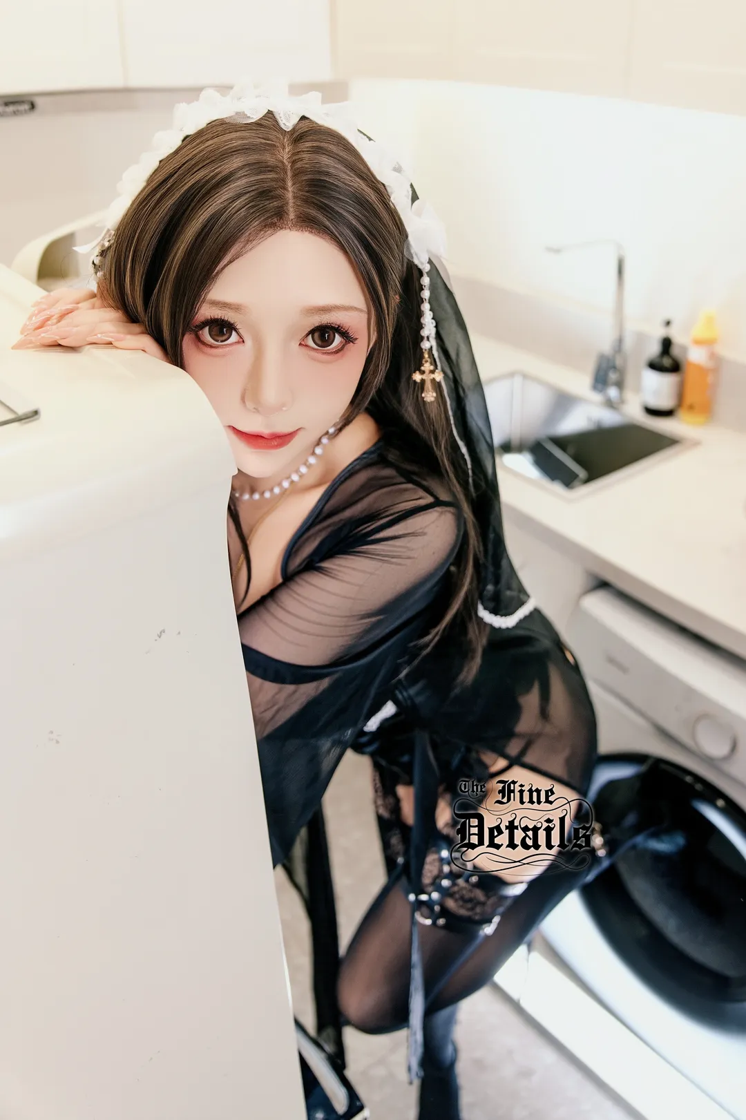 暗黑系修女风穿搭，黑金碰撞的神秘与迷人 - 第 9 张
