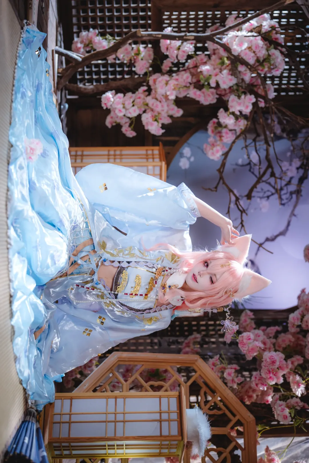 【鴻雪cos】行夢側畔的櫻花紙傘，藍紗搖曳拍出東方仙氣 - 第 1 張