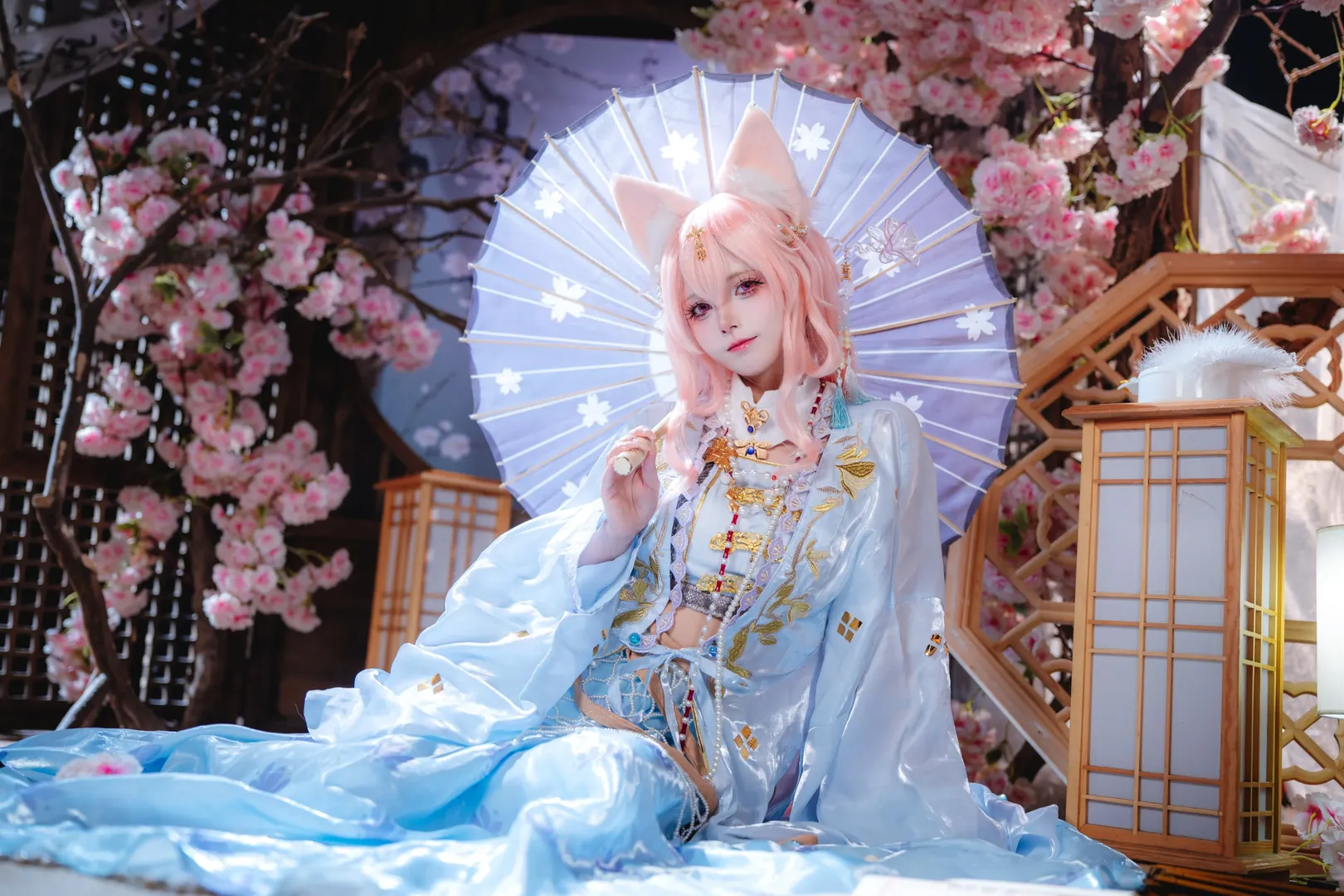 【鴻雪cos】行夢側畔的櫻花紙傘，藍紗搖曳拍出東方仙氣