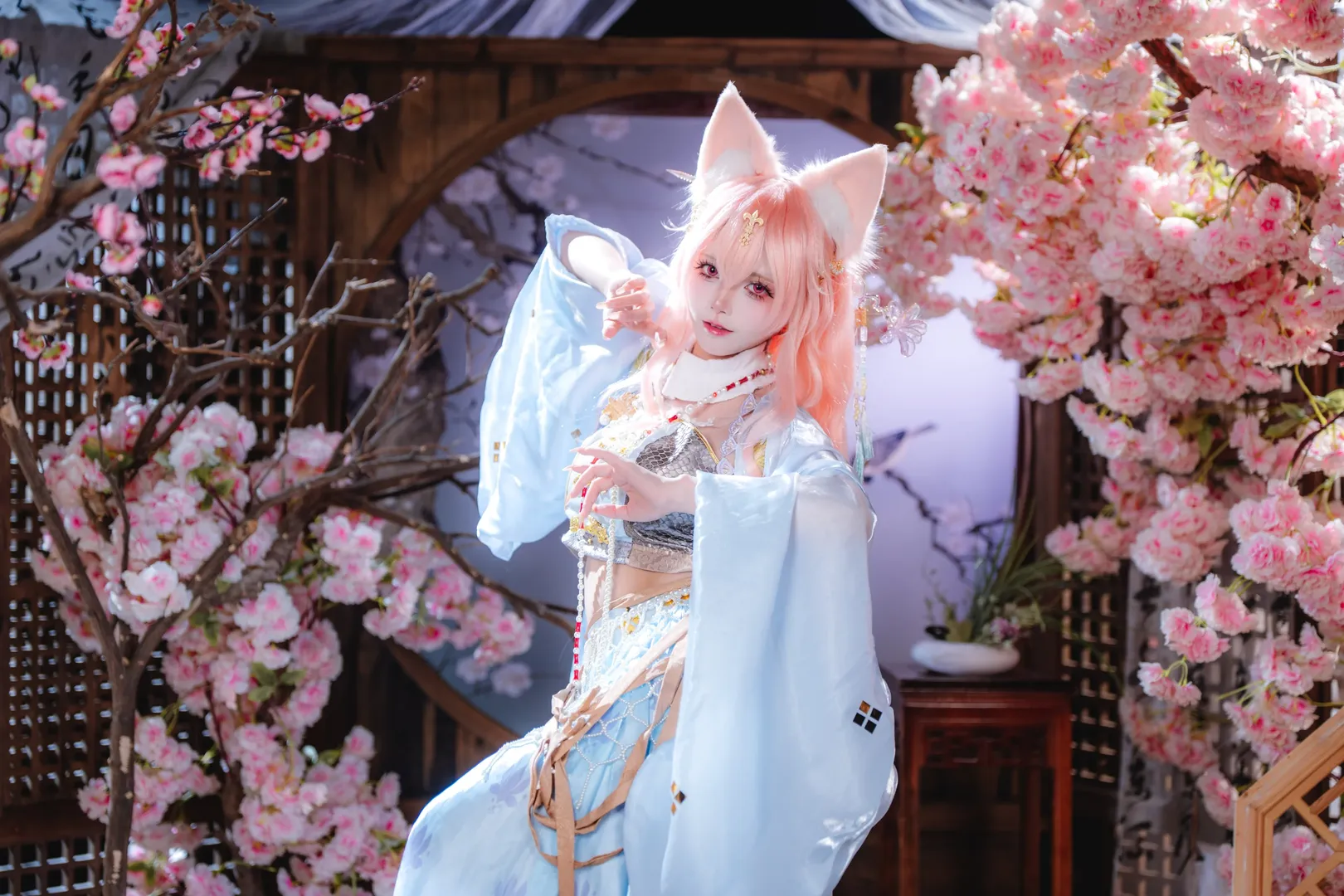 【鴻雪cos】行夢側畔的櫻花紙傘，藍紗搖曳拍出東方仙氣 - 第 3 張
