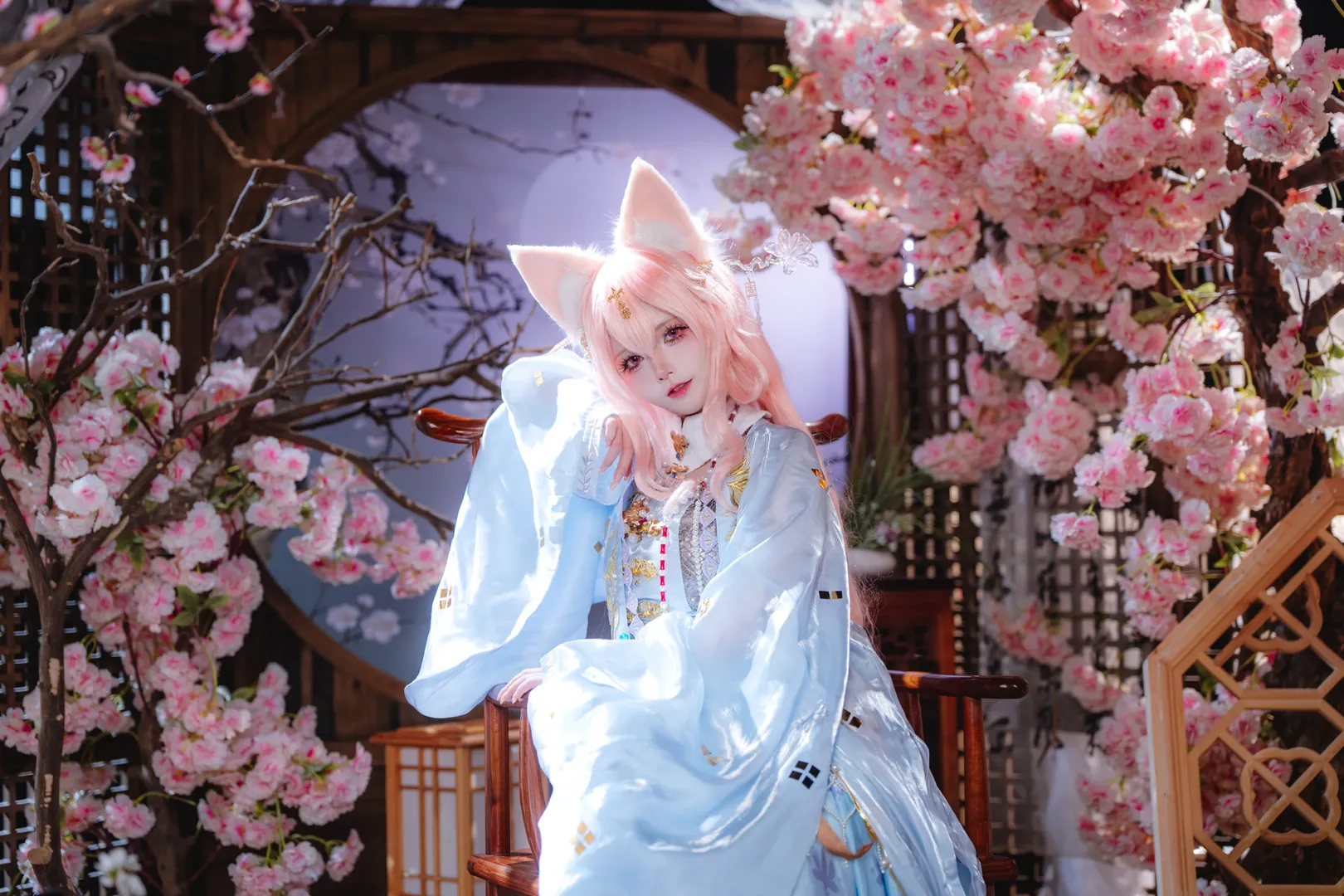 【鴻雪cos】行夢側畔的櫻花紙傘，藍紗搖曳拍出東方仙氣 - 第 6 張