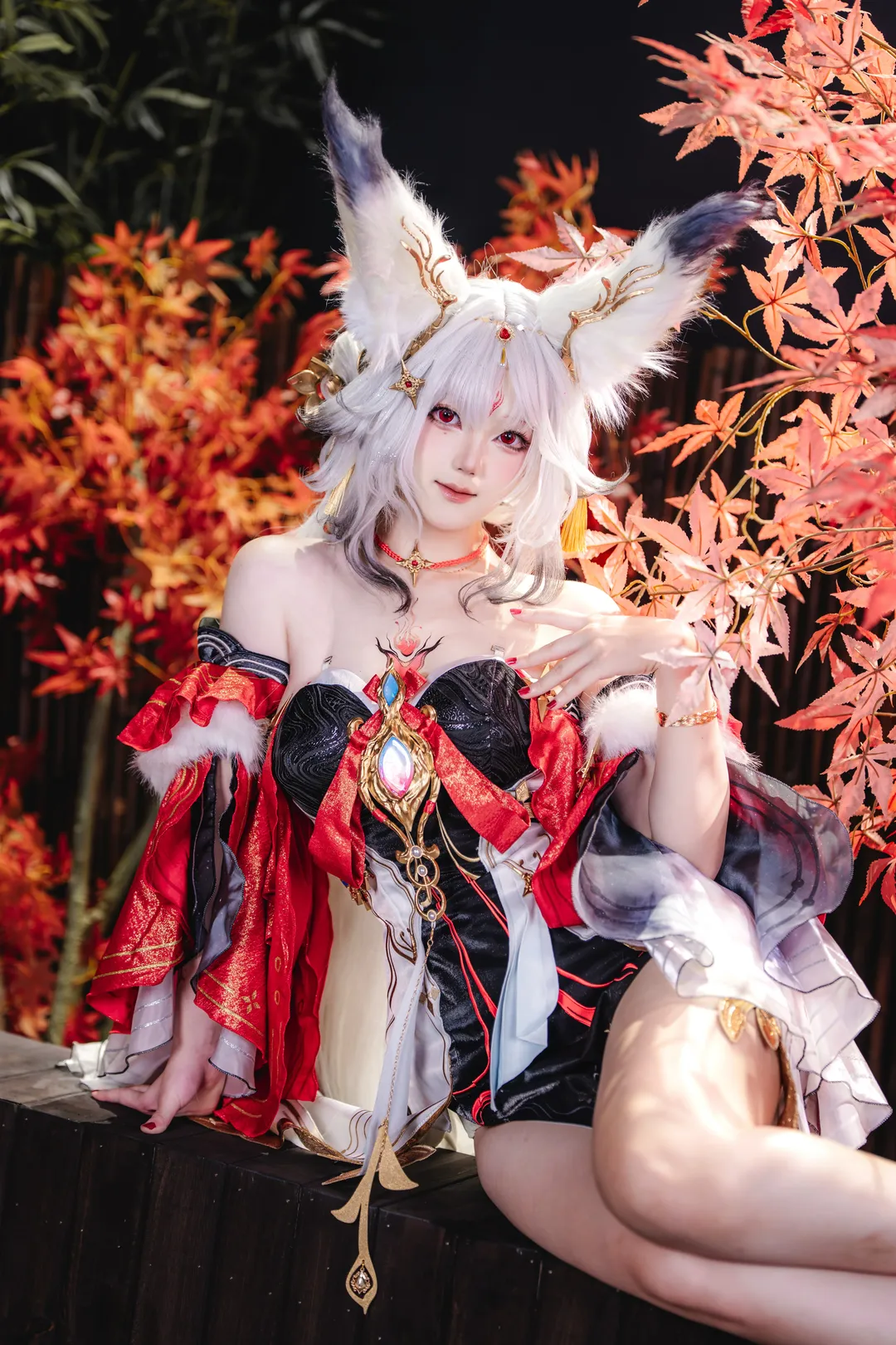 【心月狐cos】鸣潮红枫林中的白狐少女拍摄记录 - 第 2 张