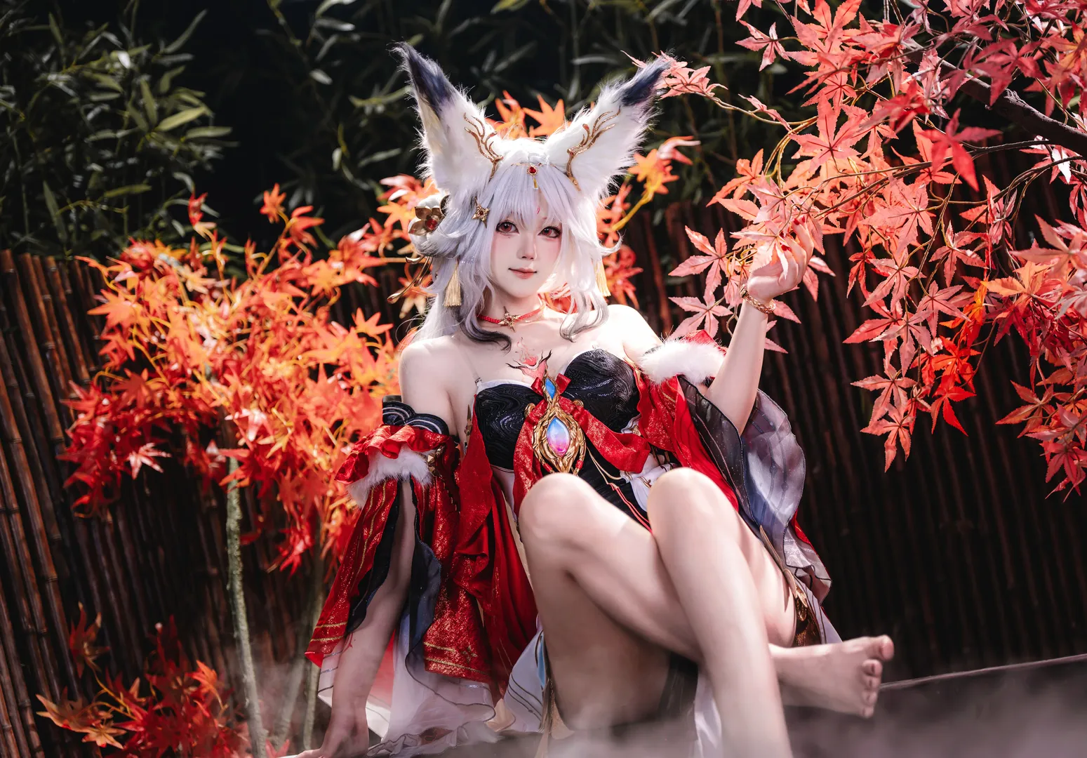 【心月狐cos】鸣潮红枫林中的白狐少女拍摄记录 - 第 3 张