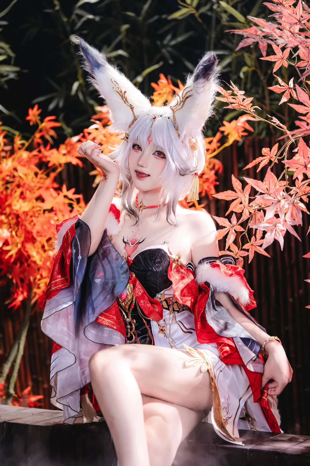 【心月狐cos】鸣潮红枫林中的白狐少女拍摄记录 - 第 4 张
