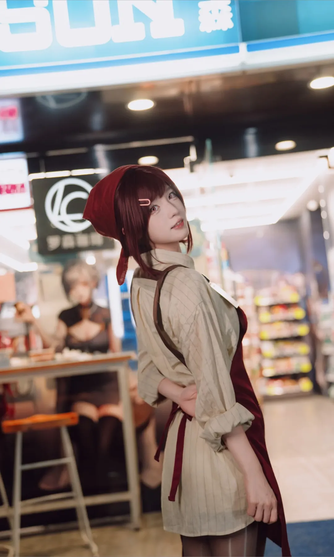 【山田小姐cos】便利店打工人日常的制服与黑丝穿搭 - 第 4 张