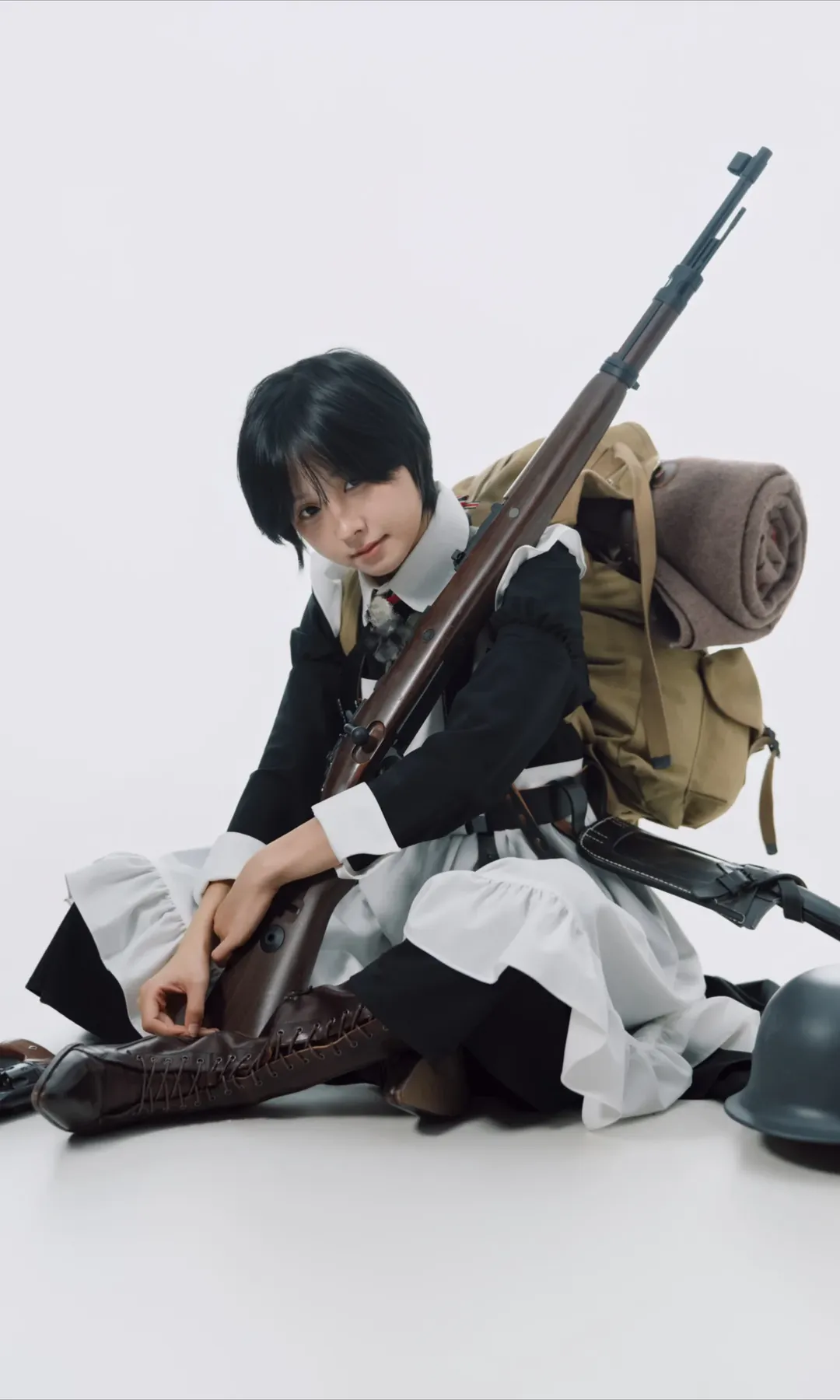 戰術女僕戰地風cosplay，累了就地休息一下 - 第 1 張