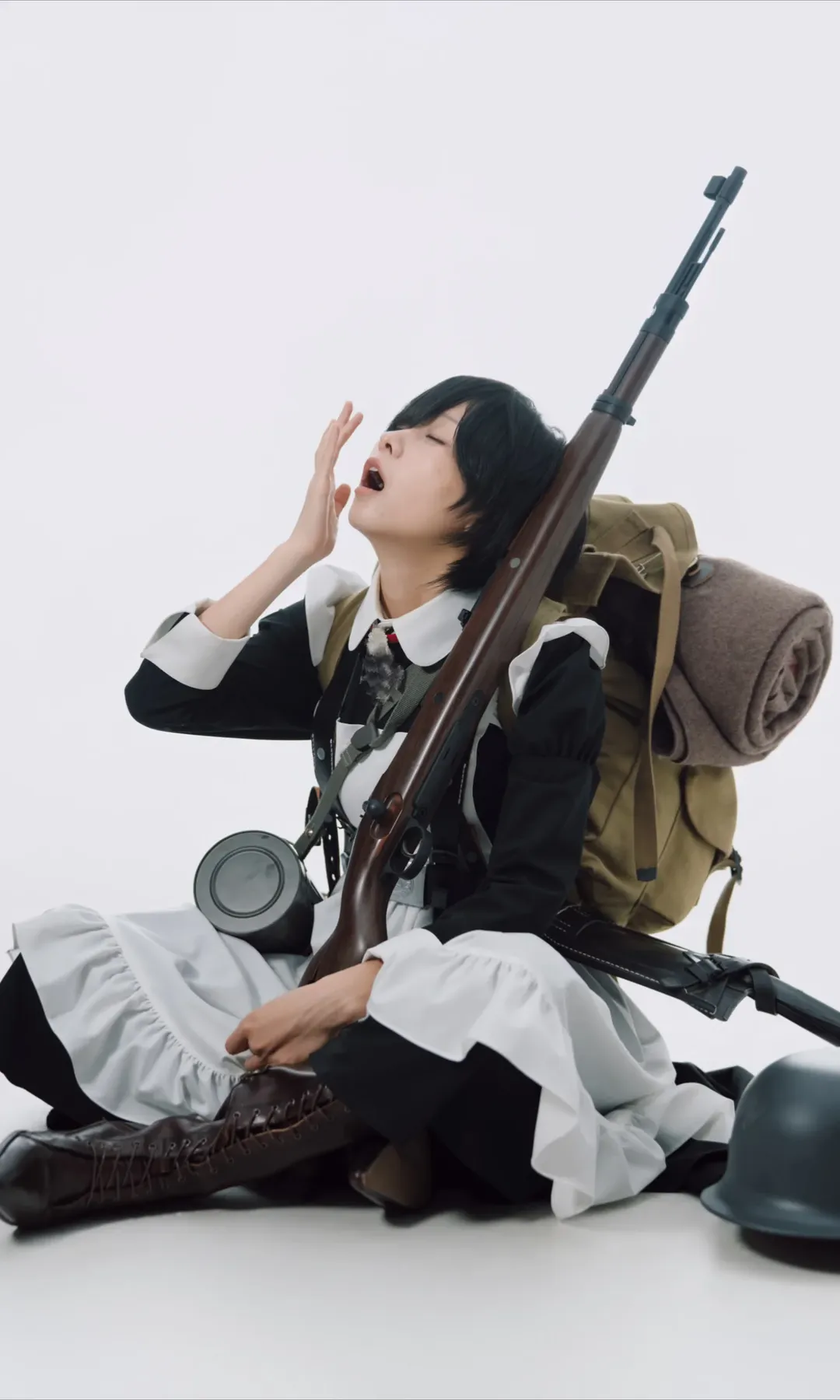 戰術女僕戰地風cosplay，累了就地休息一下 - 第 2 張