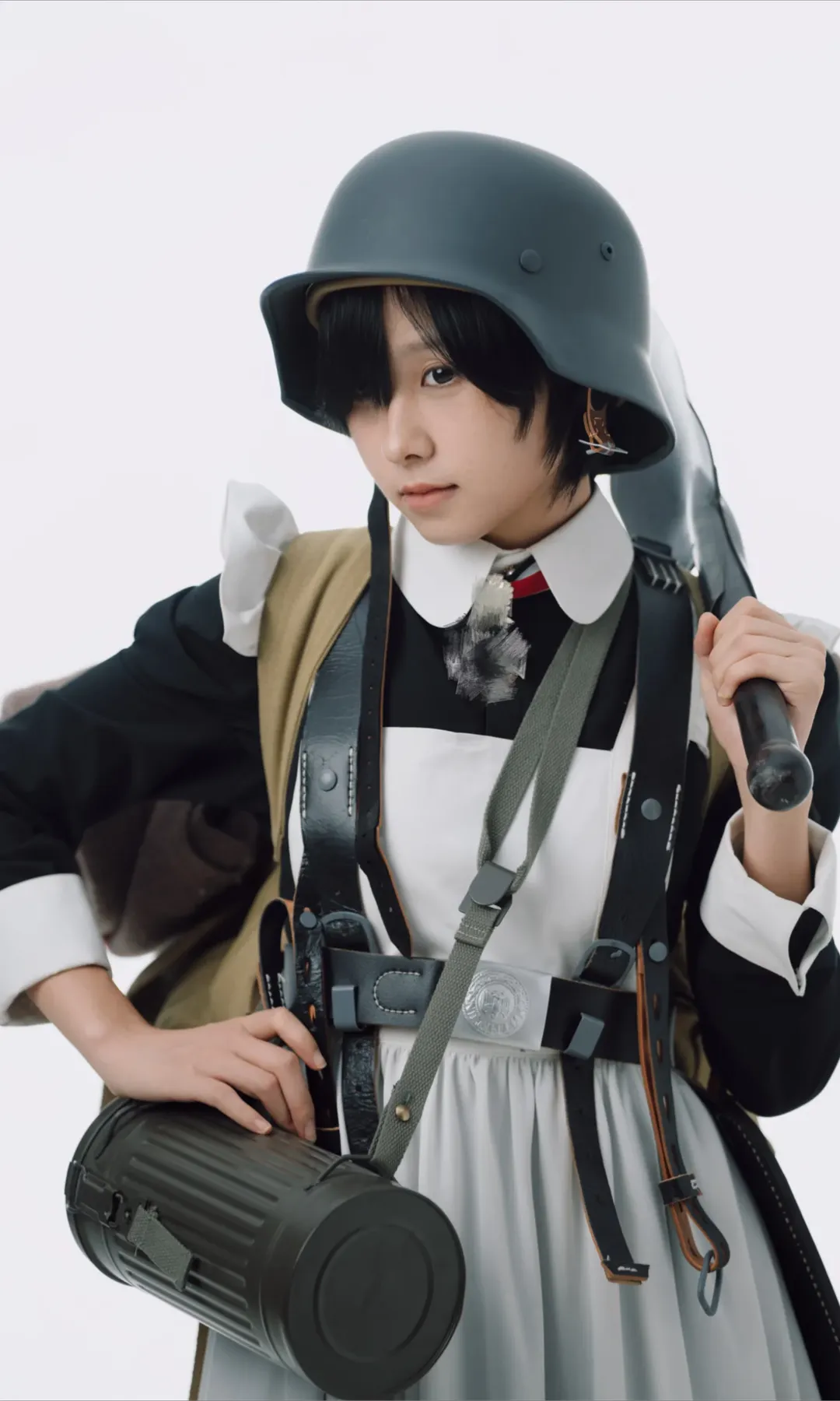 戰術女僕戰地風cosplay，累了就地休息一下 - 第 4 張