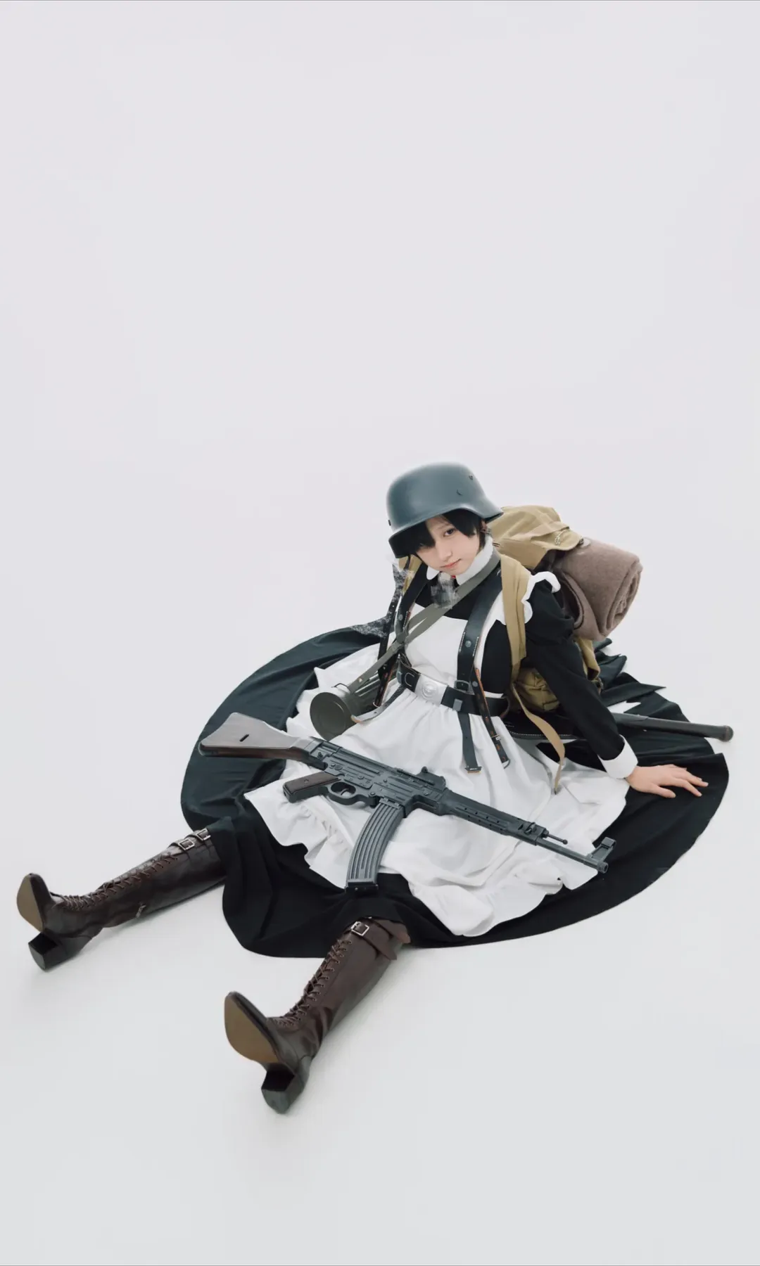戰術女僕戰地風cosplay，累了就地休息一下 - 第 5 張