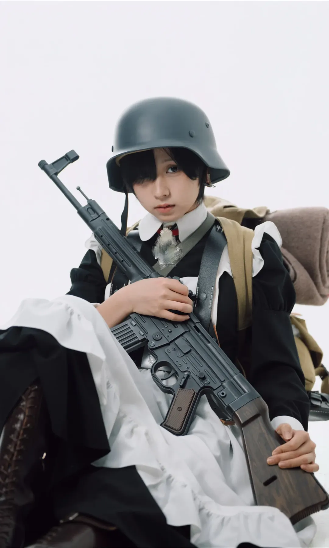 戰術女僕戰地風cosplay，累了就地休息一下 - 第 6 張