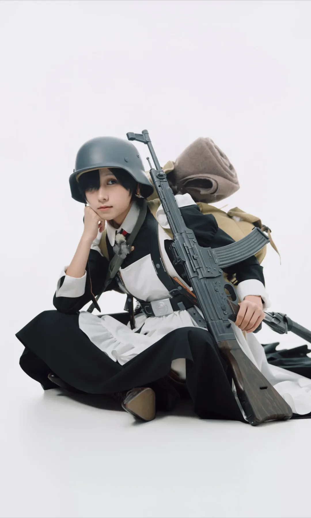 戰術女僕戰地風cosplay，累了就地休息一下 - 第 7 張