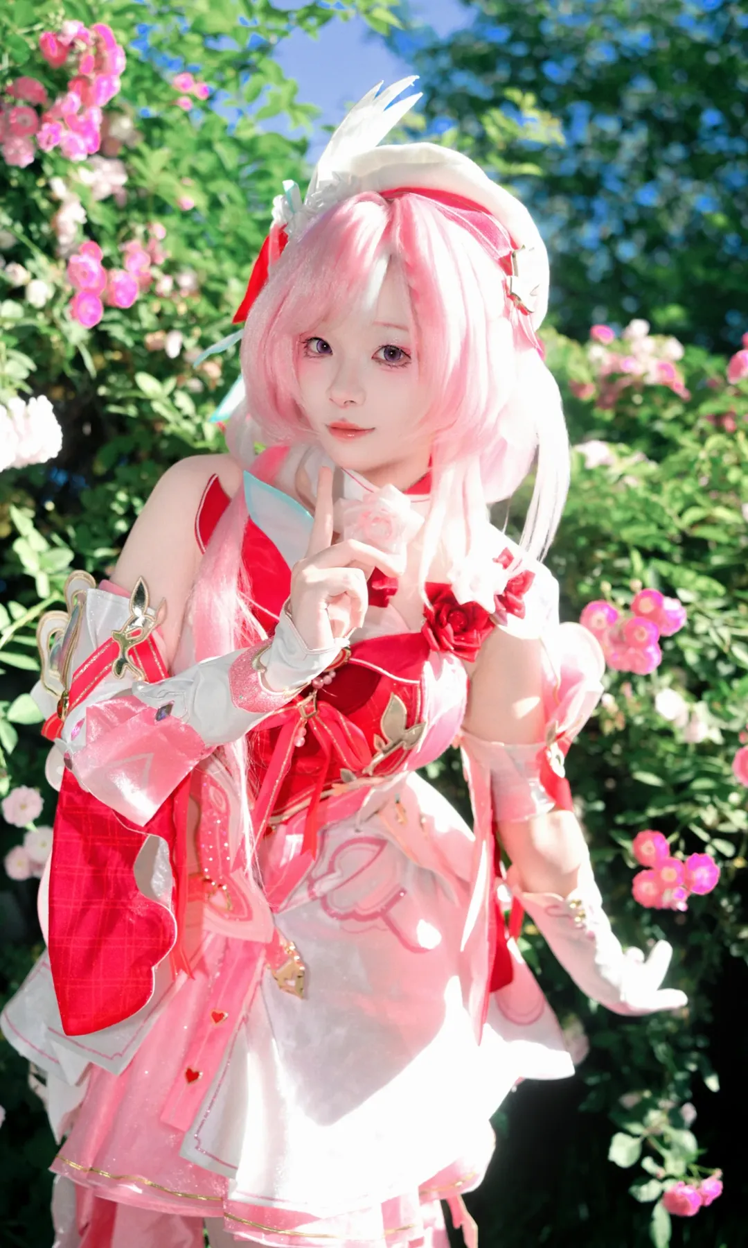 【愛莉希雅cos】定格在薔薇花叢裡的妖精 - 第 1 張