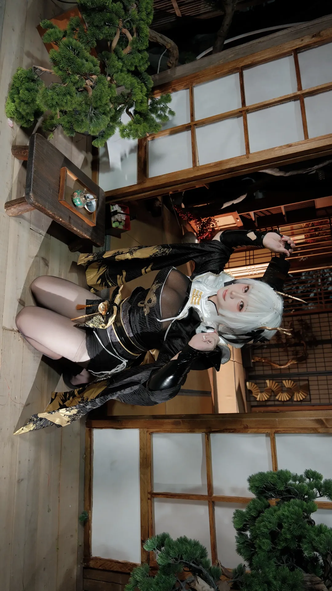 【白兔布兰儿cos】nikke胜利女神中的黑金华丽造型 - 第 3 张