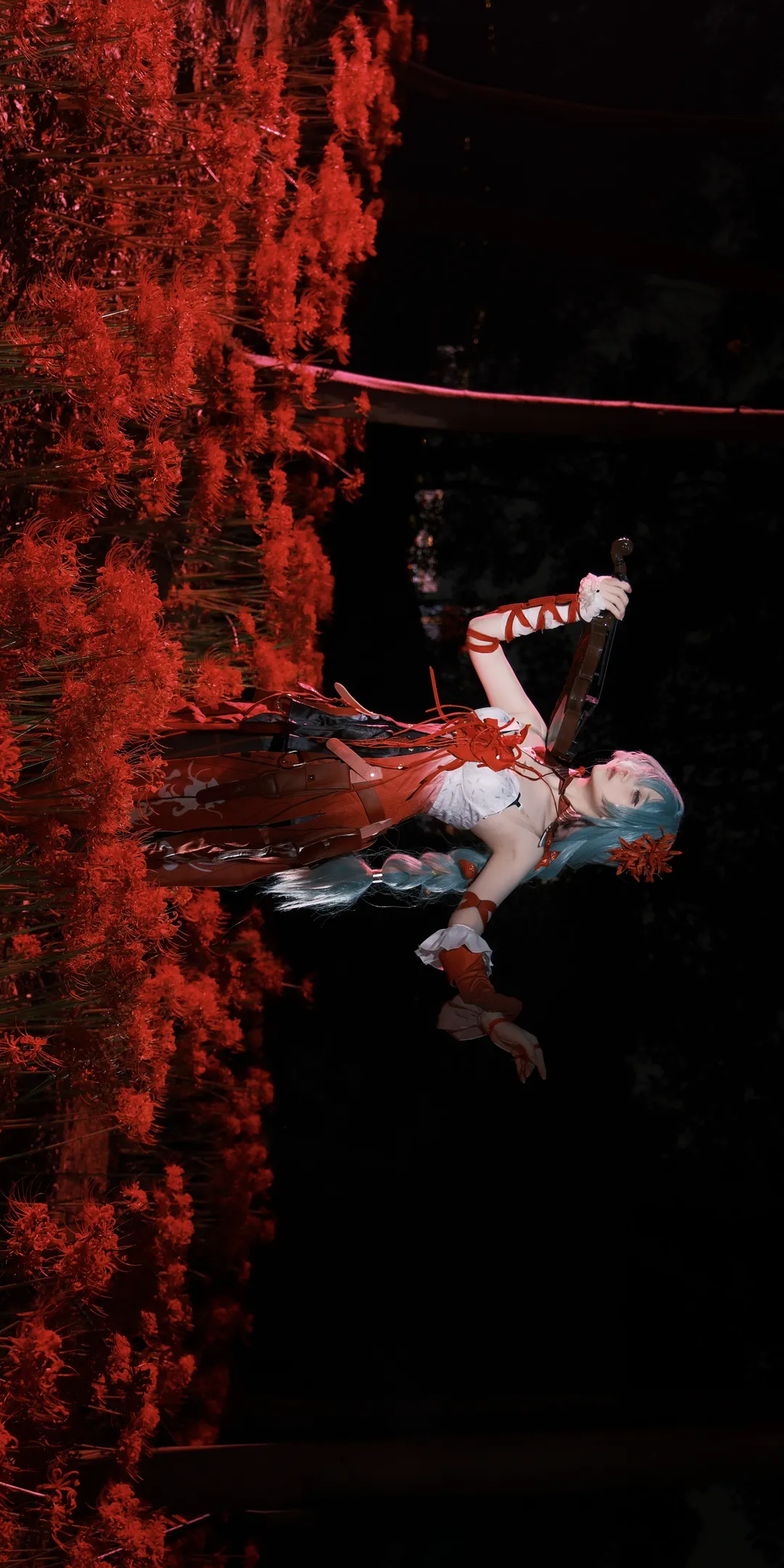 【弗洛洛cos】鸣潮彼岸花海，复刻暗红梦境 - 第 1 张
