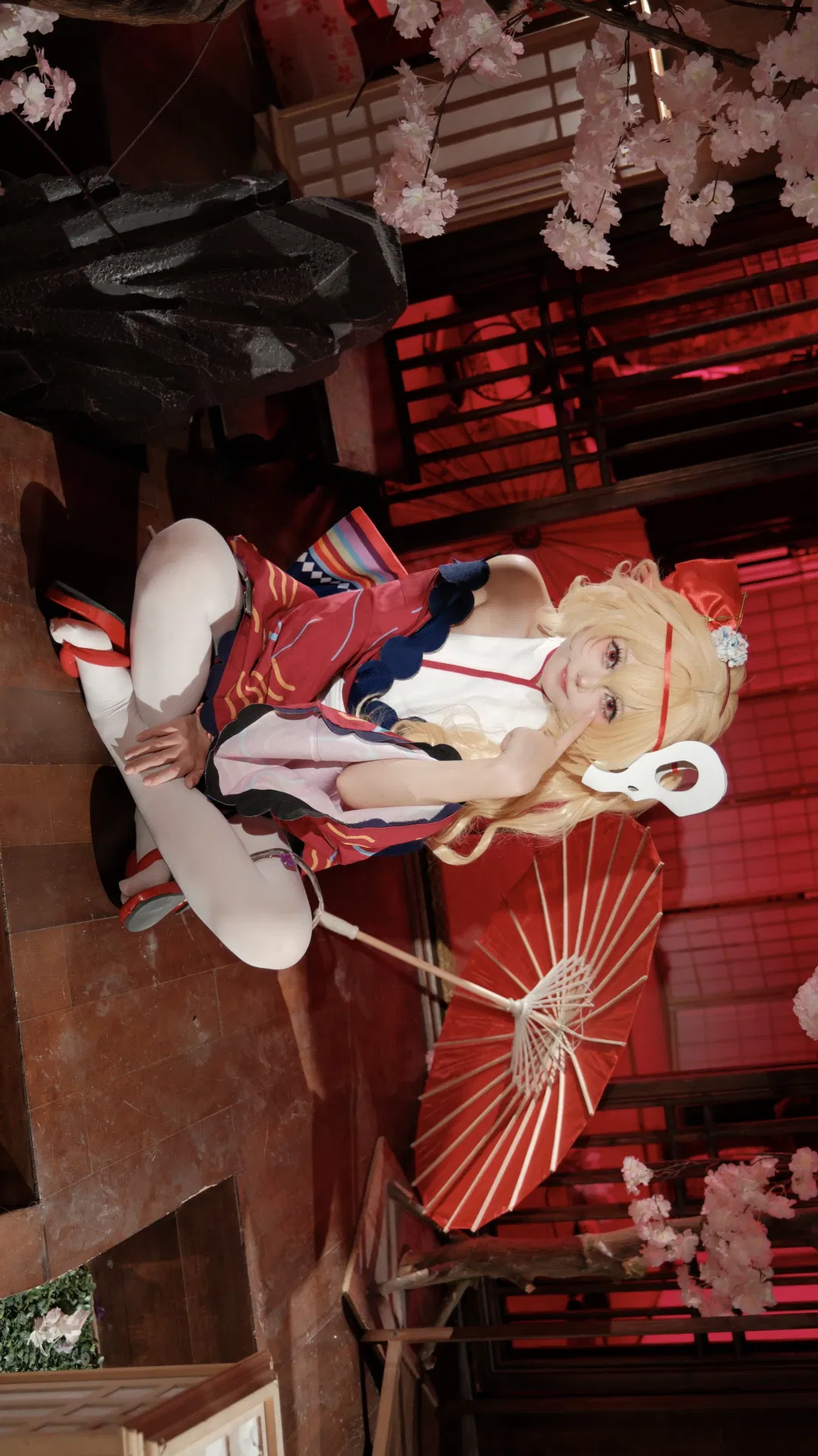 【芙兰朵露cos】红魔馆的碎华变，和风樱花下的白丝二小姐 - 第 2 张