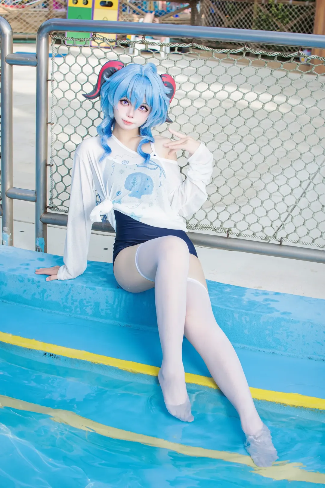 【甘雨cos】原神角色泳池邊穿搭與拍照動作參考 - 第 4 張