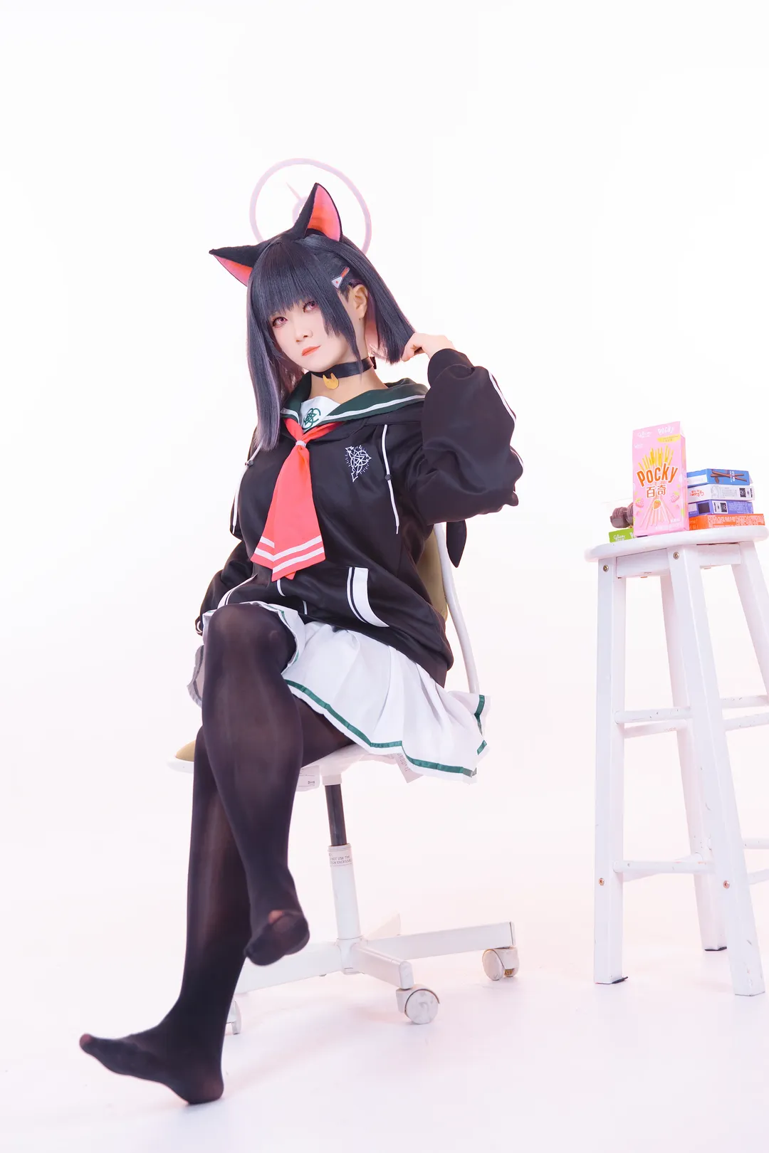 【杏山和纱cos】蔚蓝档案白棚正片，黑丝猫耳细节拉满 - 第 5 张