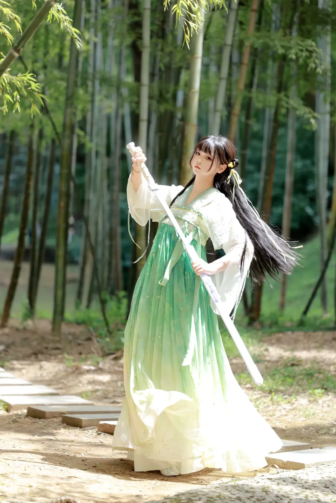 【林妙妙cos】古灵精怪小师妹，竹林里的第一次古风体验 - 第 1 张