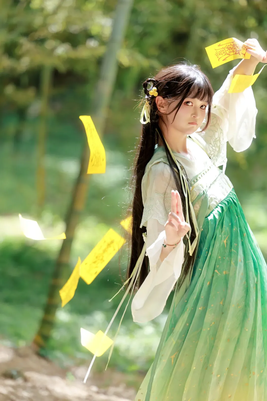【林妙妙cos】古灵精怪小师妹，竹林里的第一次古风体验 - 第 4 张