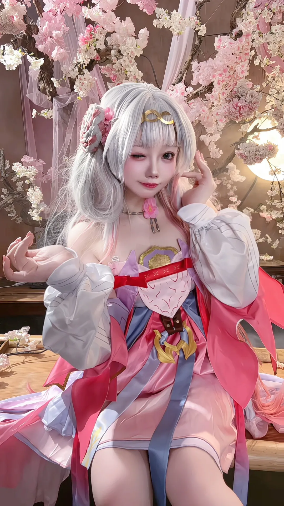 【今汐コスプレ】鳴潮 桃夭灼灼として糸を引き動かす - 1 枚目