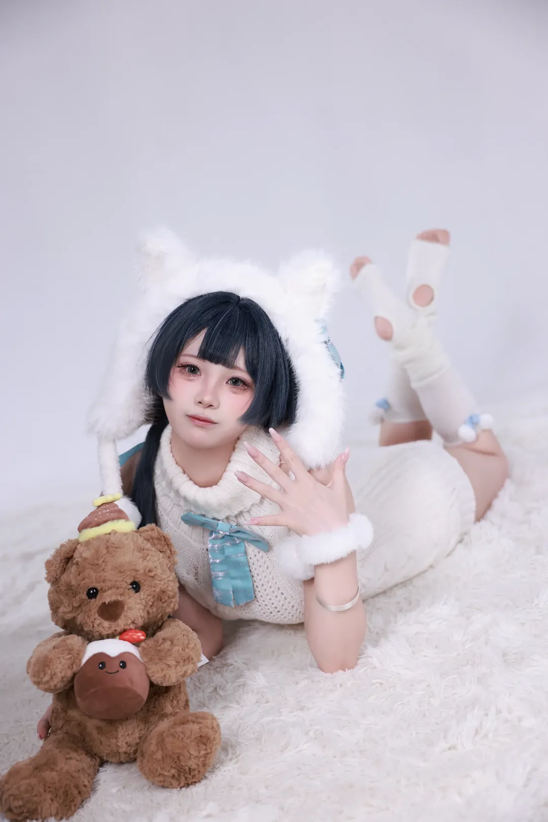 【妃咲cos】蔚藍檔案裡的毛絨貓貓，抱著小熊的慵懶午後 - 第 3 張
