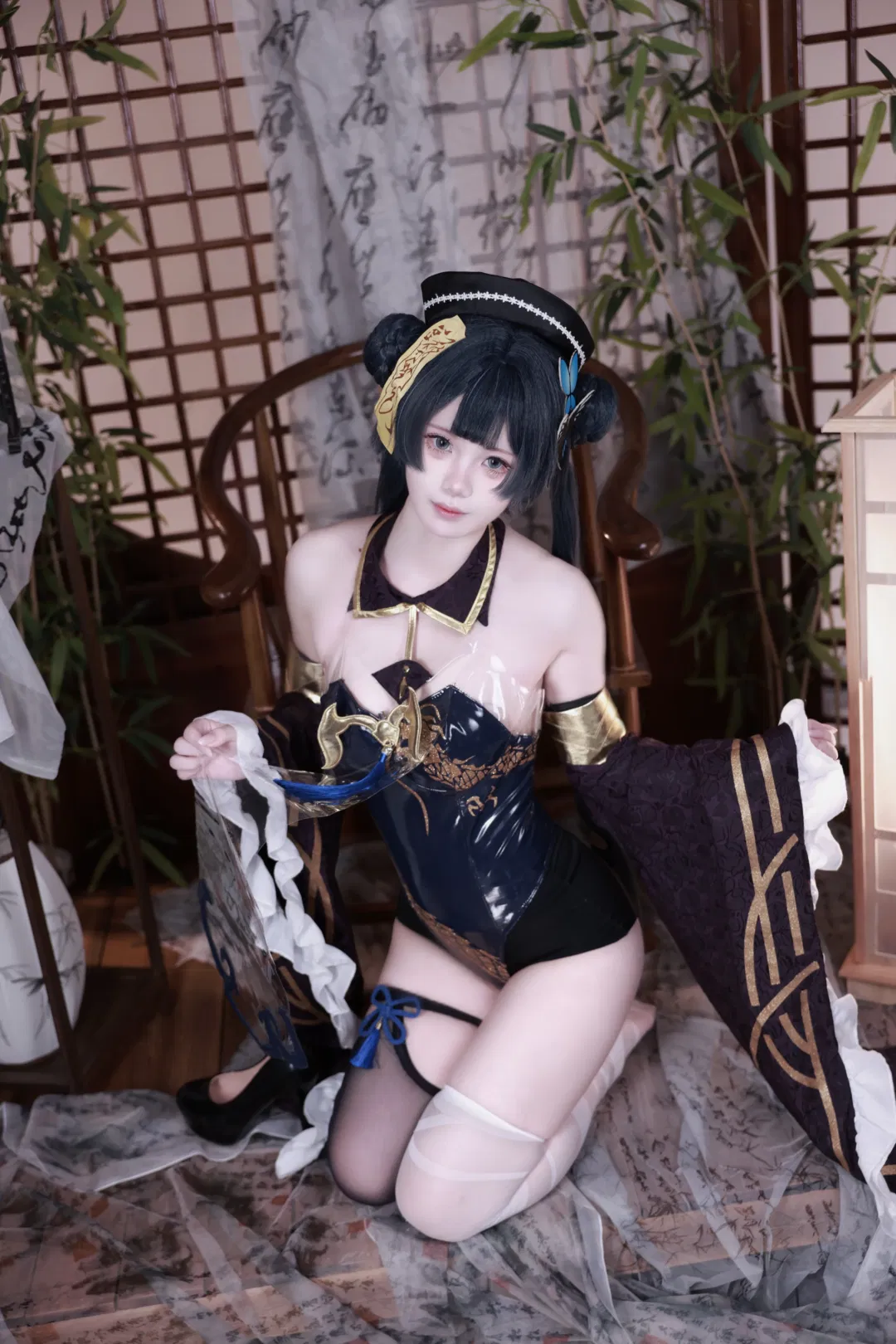【妃咲cos】蔚藍檔案 黑金漆皮與白色絲襪的華麗呈現 - 第 1 張