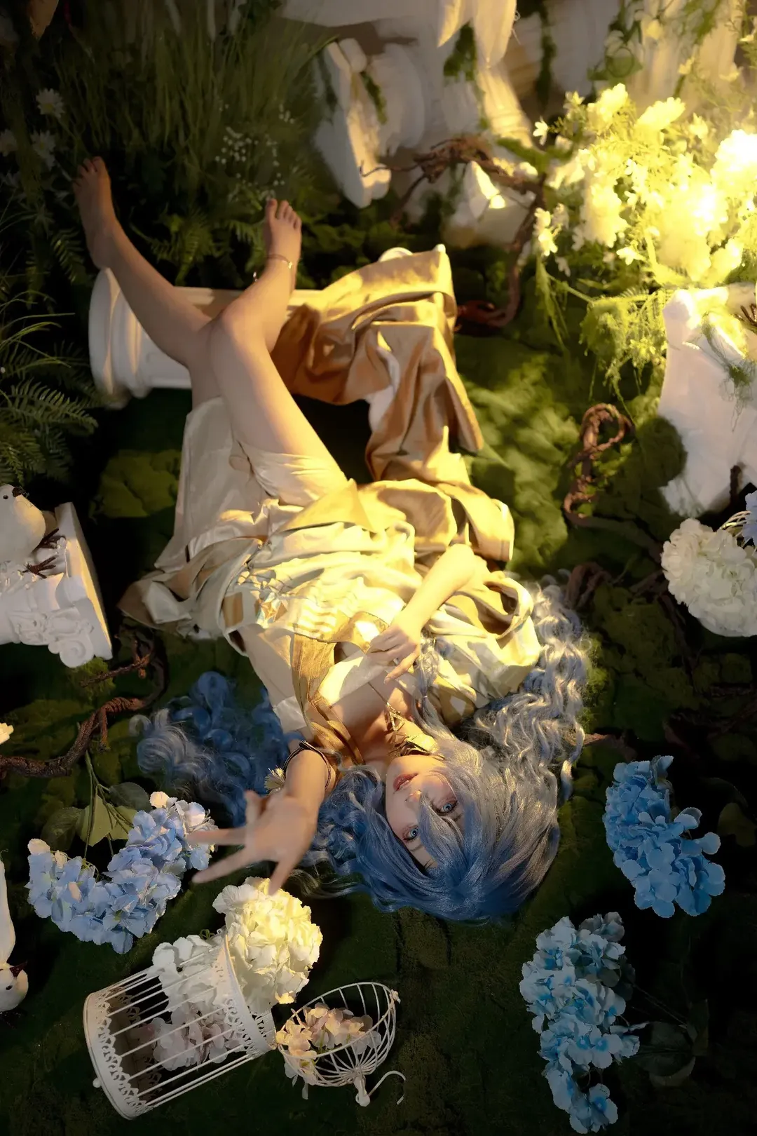 崩坏星穹铁道cos，蓝发金袍的森林神明感写真 - 第 1 张