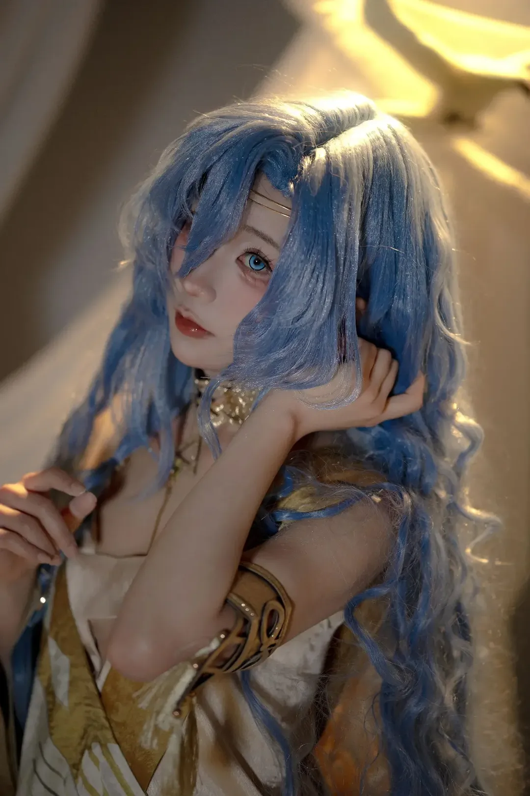 崩坏星穹铁道神明风cos，蓝发金衣的圣洁氛围 - 第 3 张