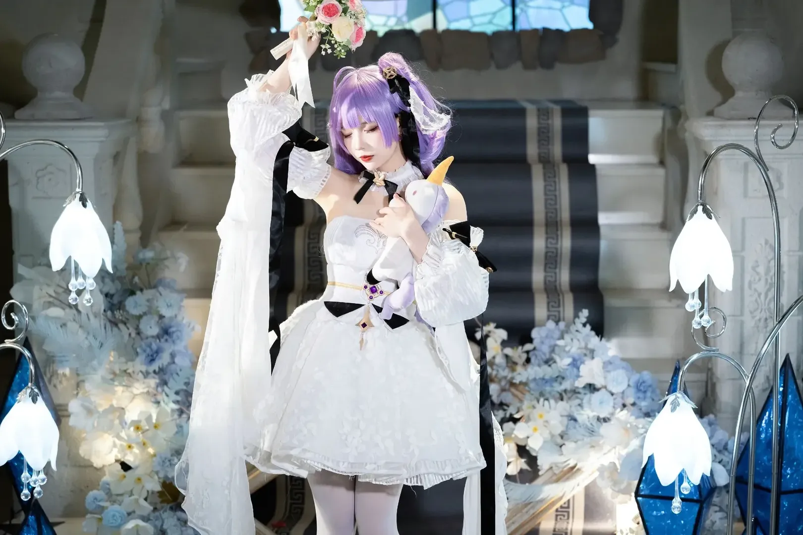 独角兽cos 青空摄影集里的白色洋装与玩偶 - 第 3 张